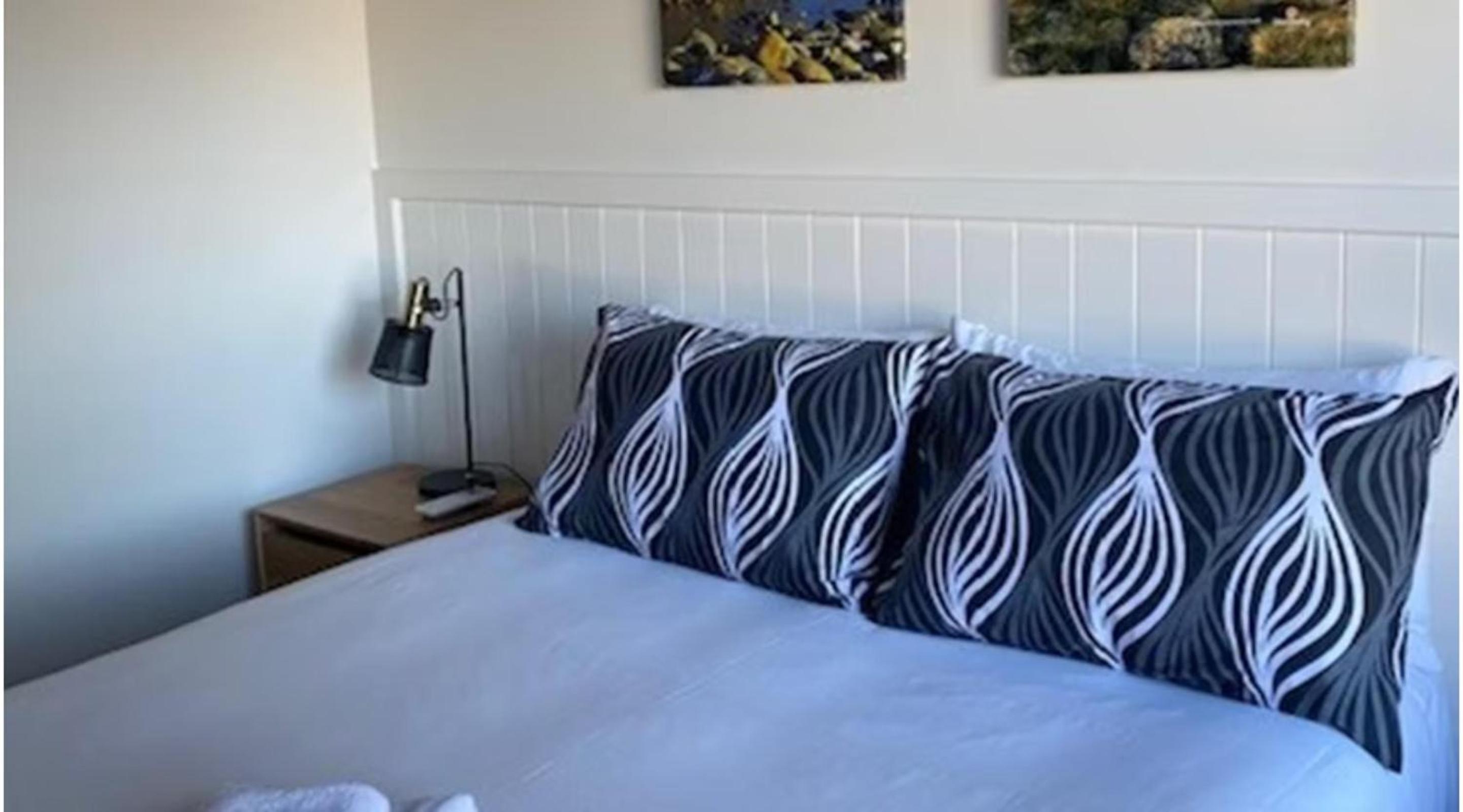 Deluxe 2 Bedroom Villa - Sleeps 6 - Photo 5