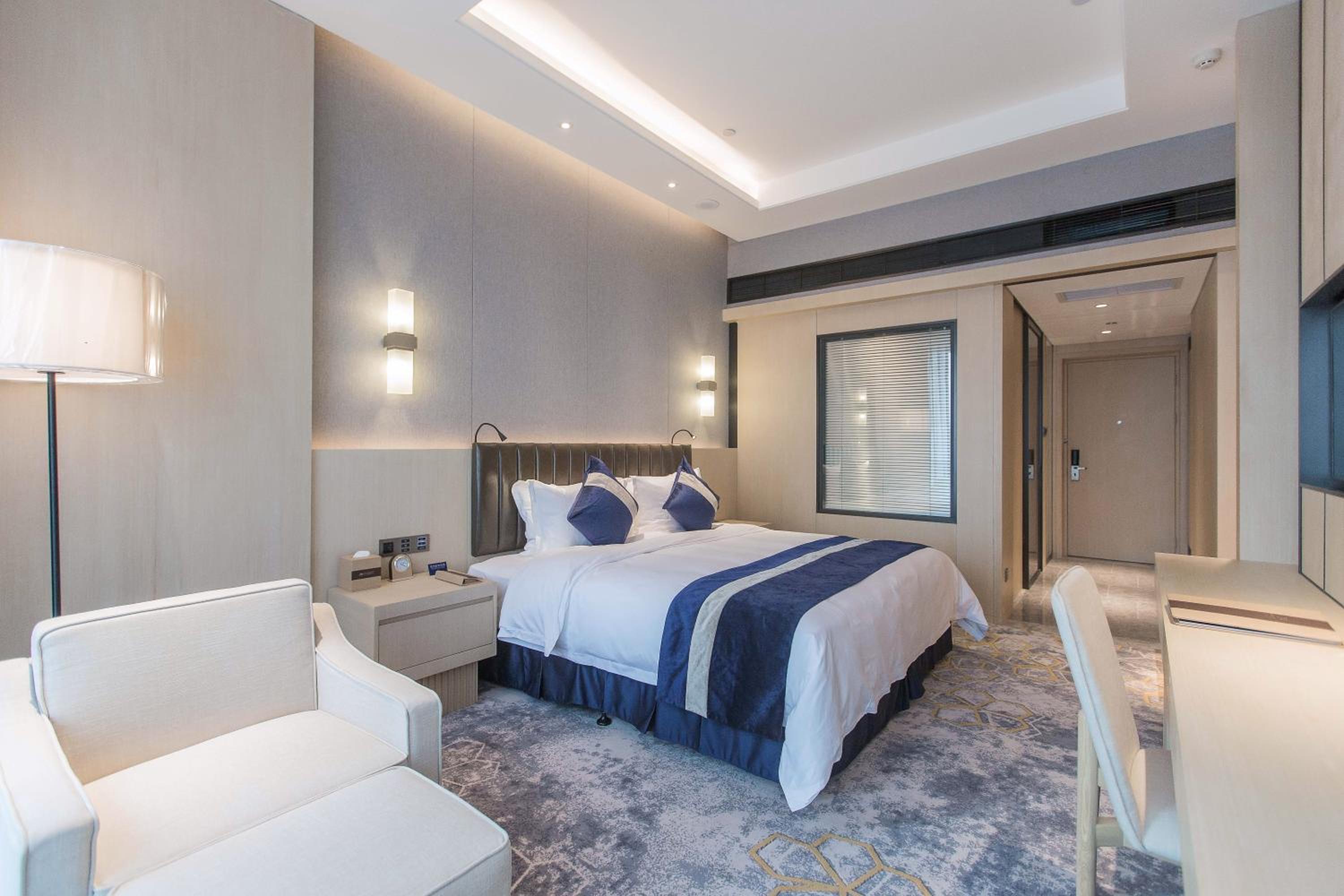Executive King Room with City View - Non Smoking  photo 1