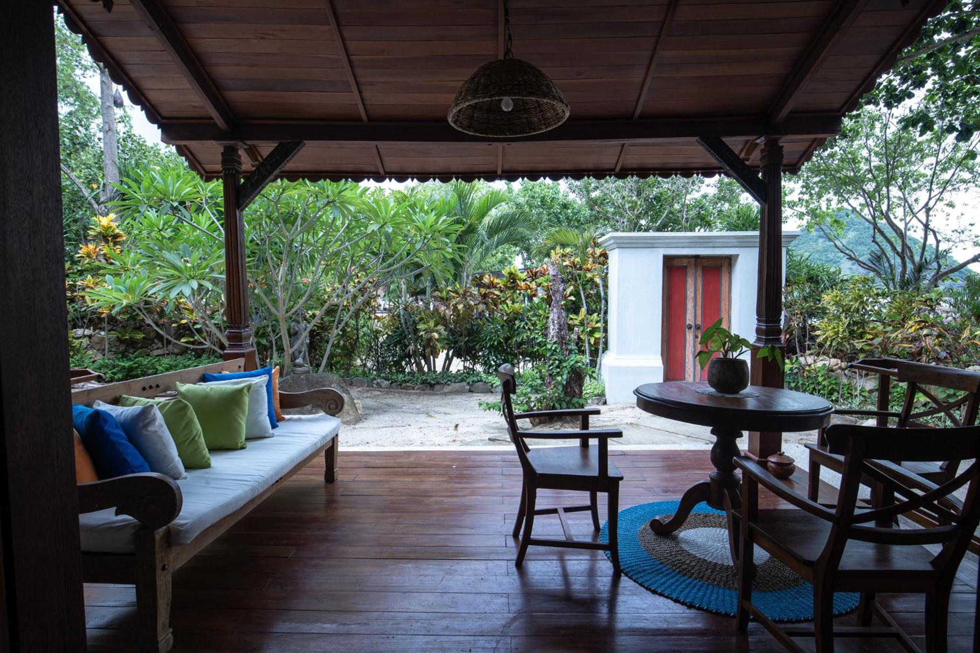 Two Bedroom Beach Front Residence with Free Exclusive Benefit - Photo 4