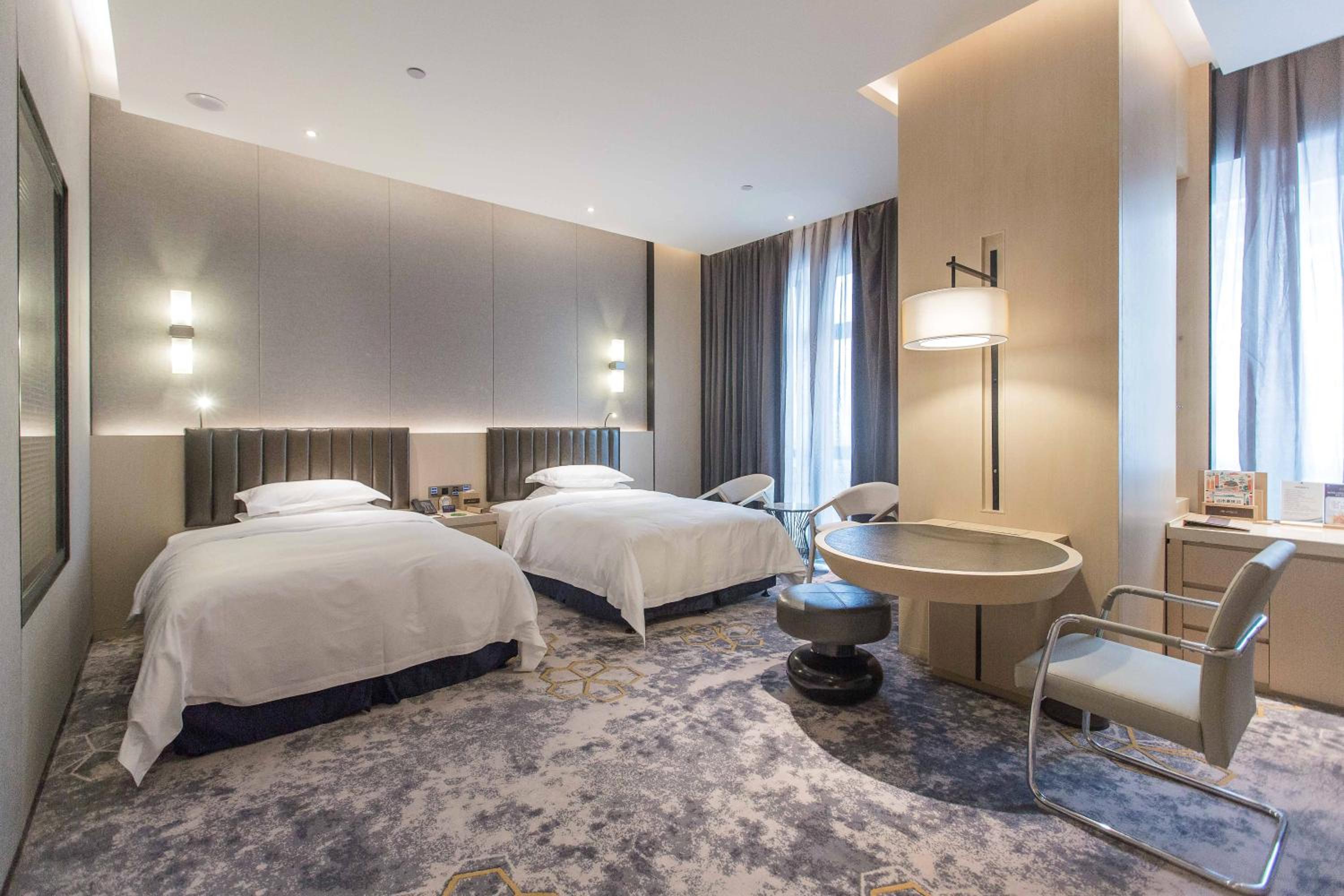 Executive Twin Room with City View - Non Smoking photo 3