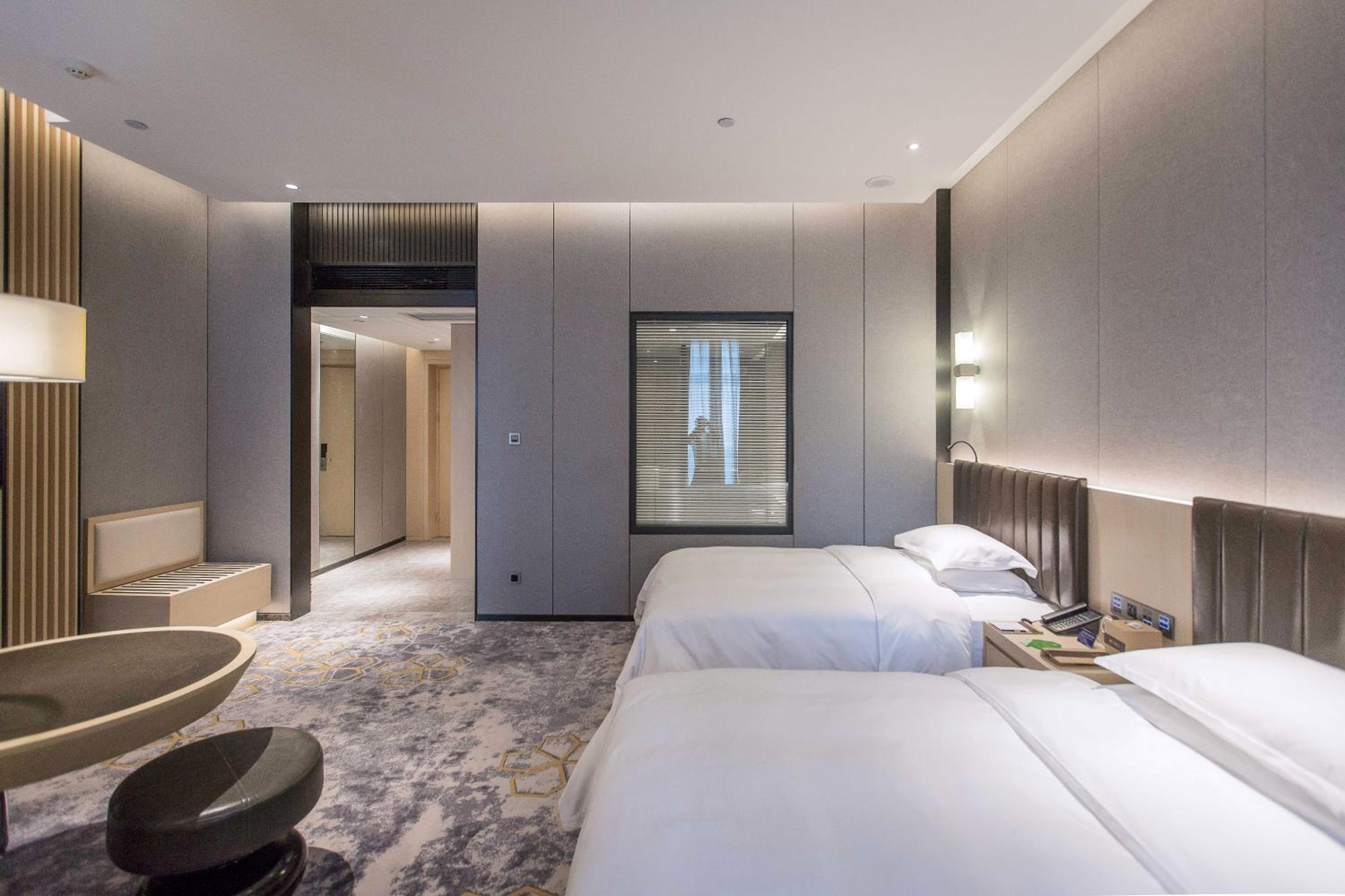 Executive Twin Room with City View - Non Smoking photo 2