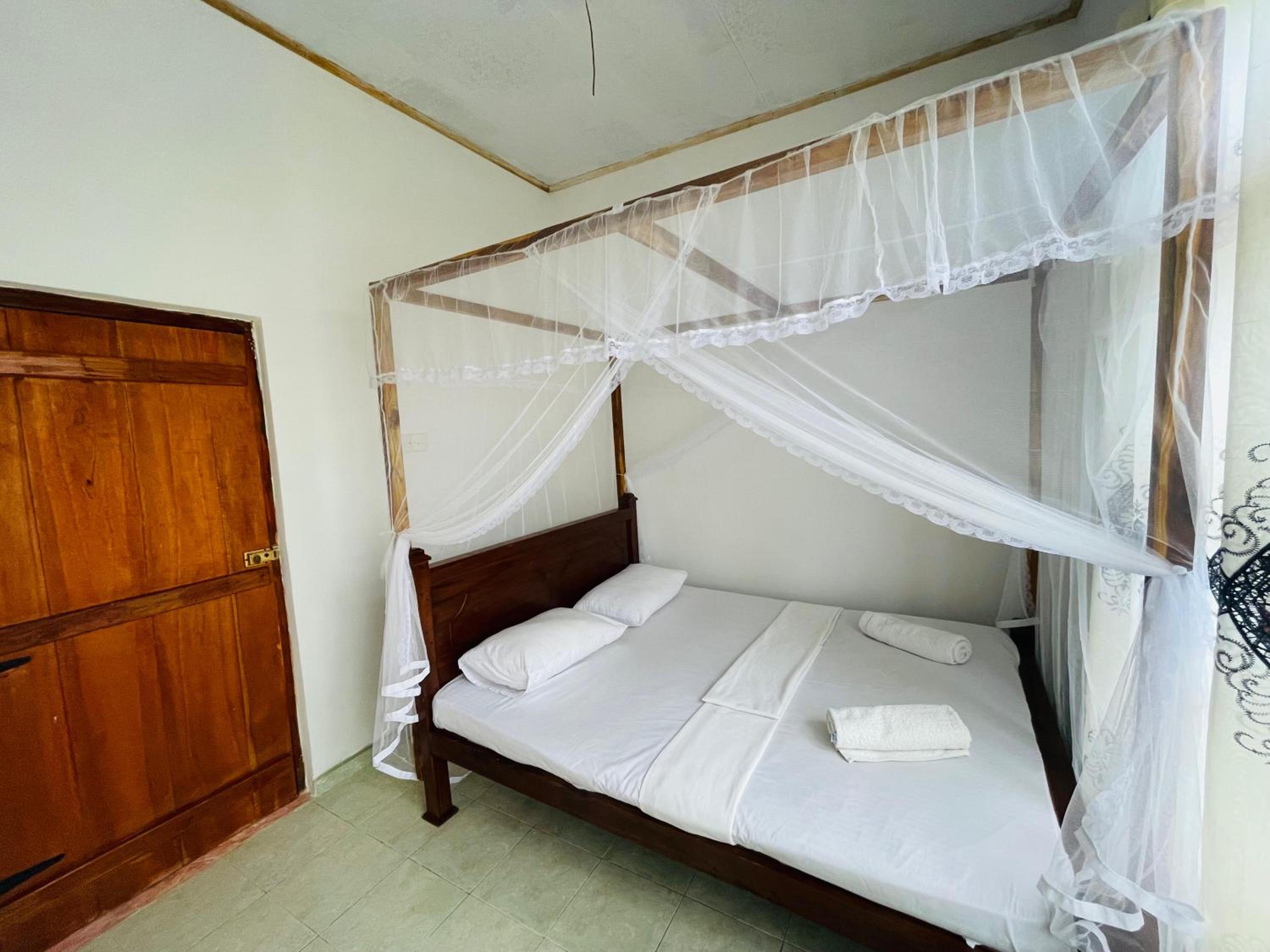 Economy Double Room photo 3
