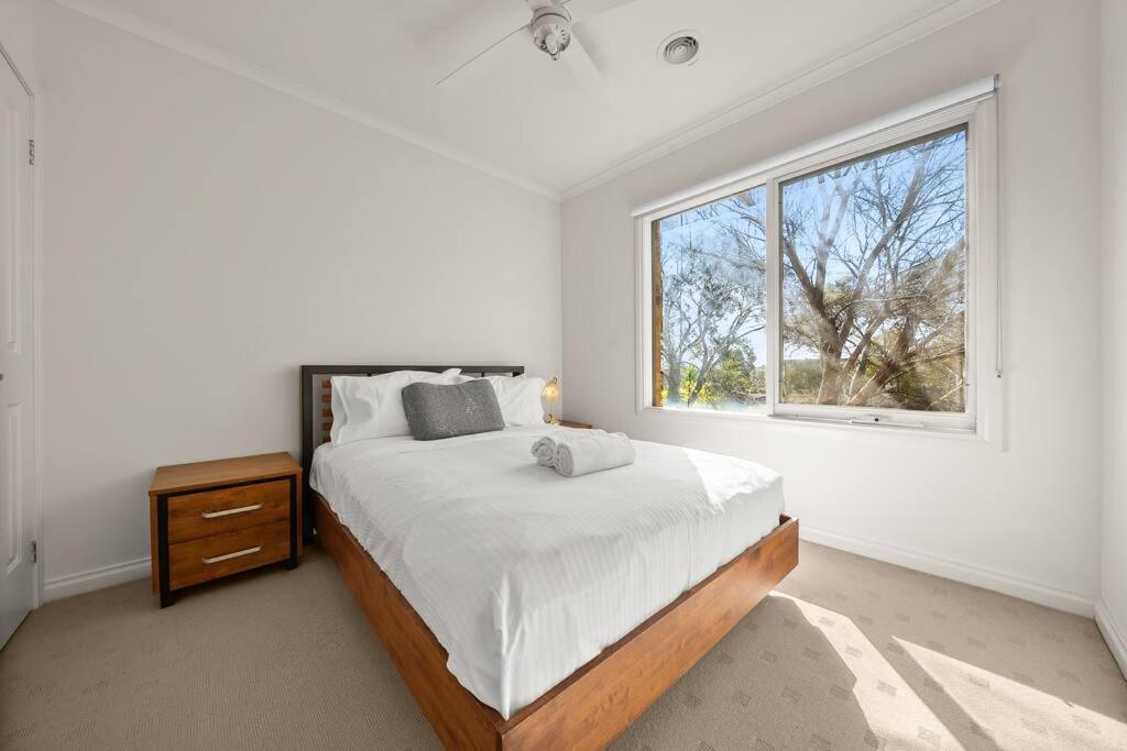Three-Bedroom House photo 3