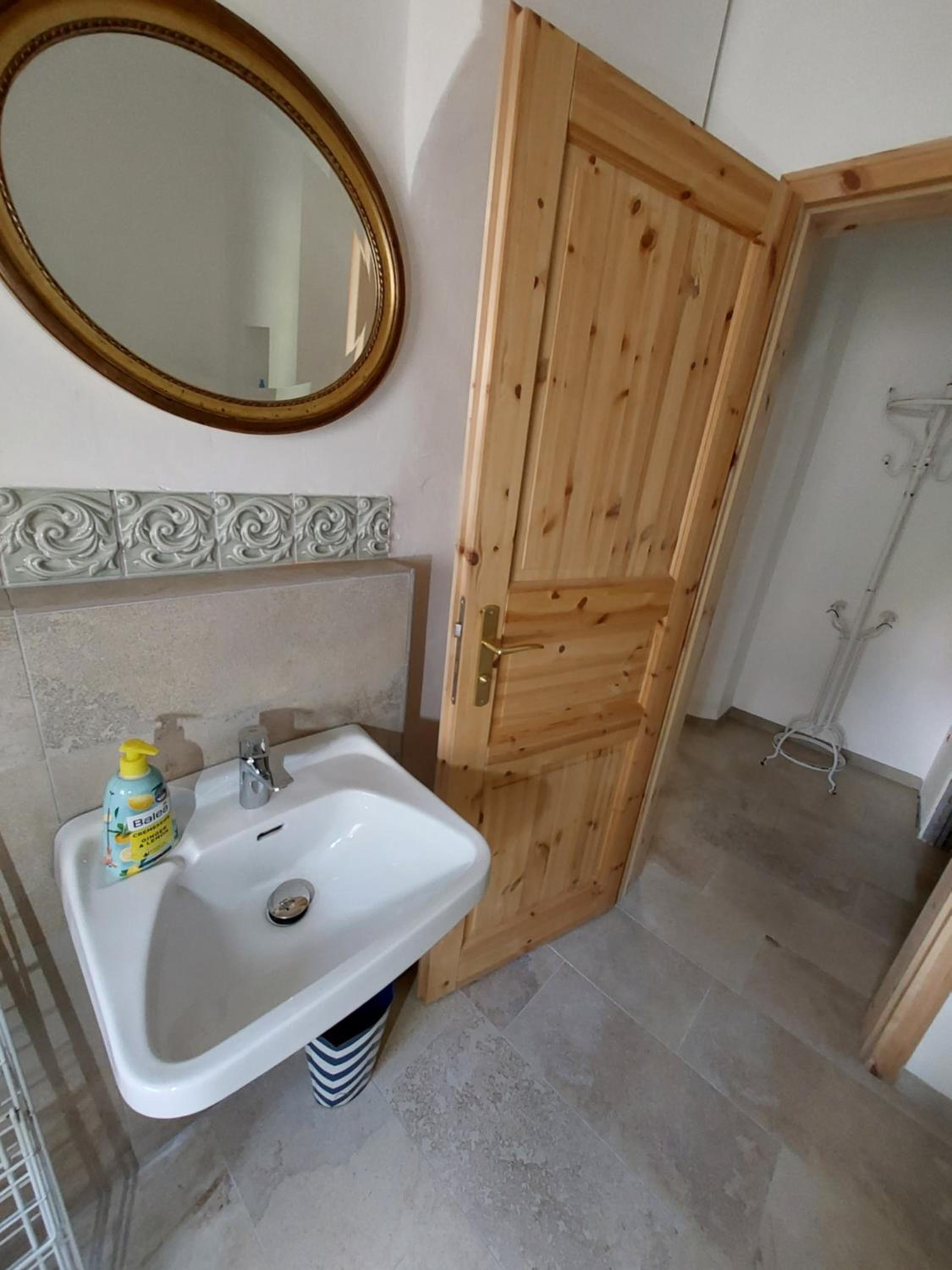 Budget Single Room photo 3