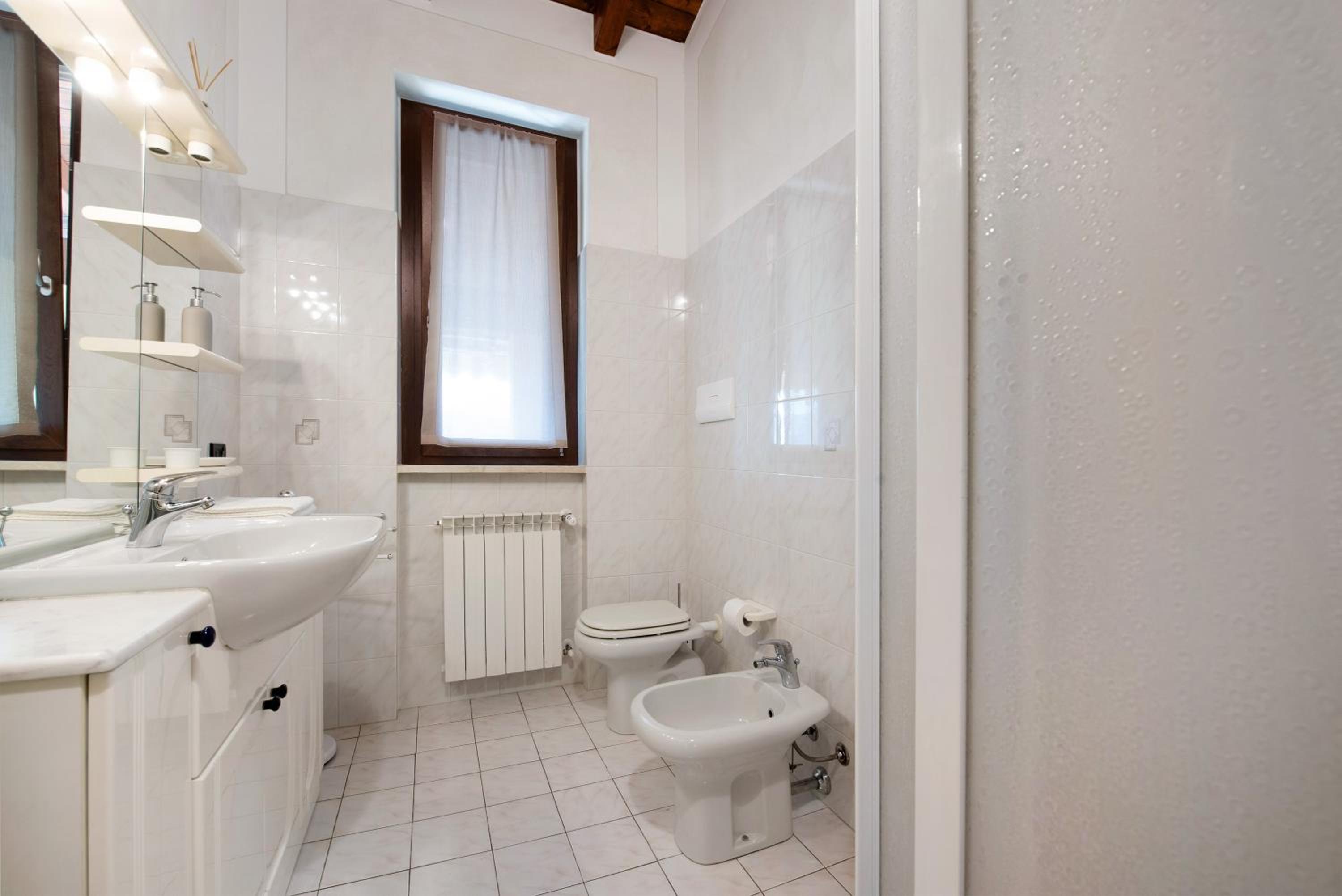 Two-Bedroom Deluxe Apartment with Balcony photo 3