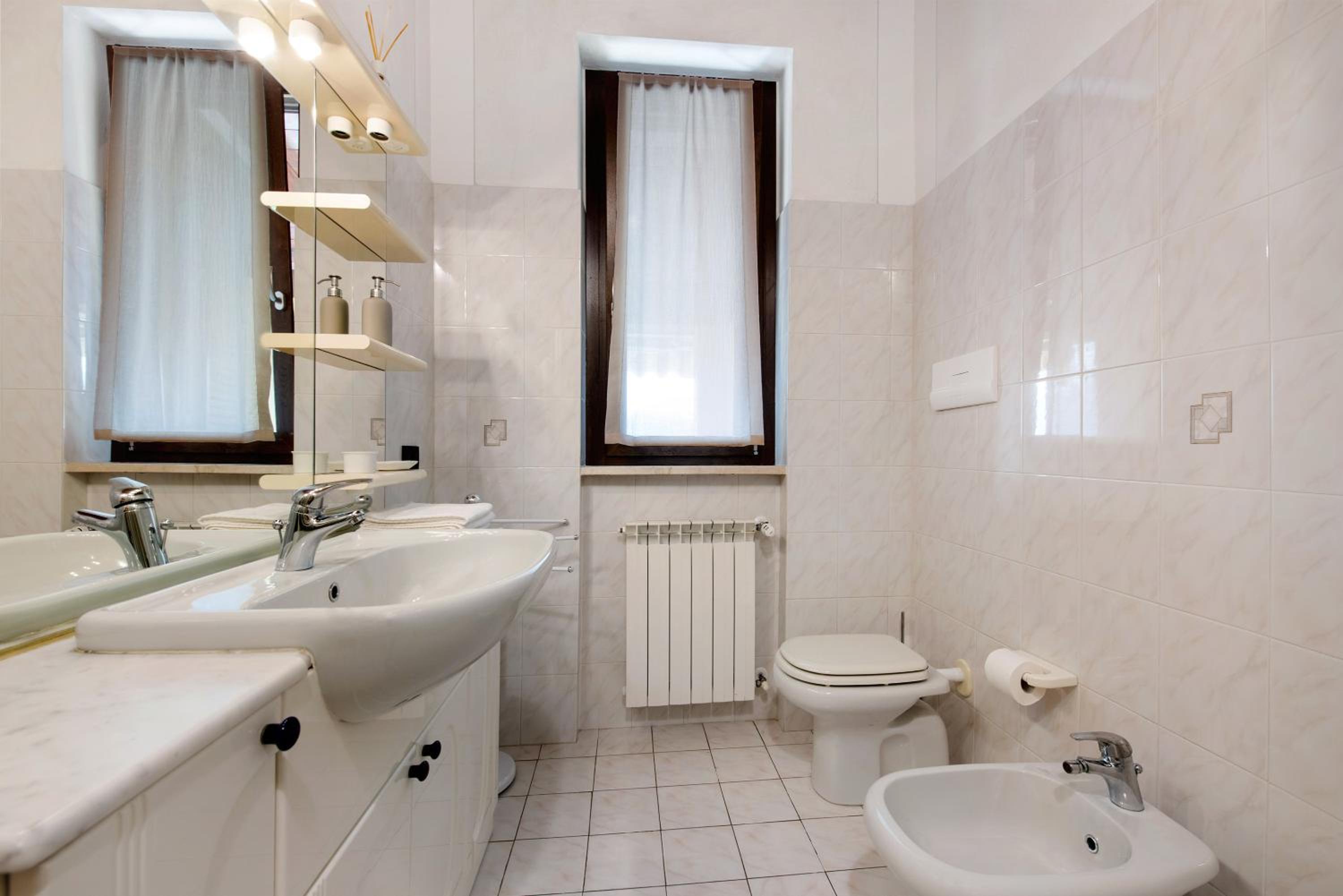 Two-Bedroom Deluxe Apartment with Balcony photo 2