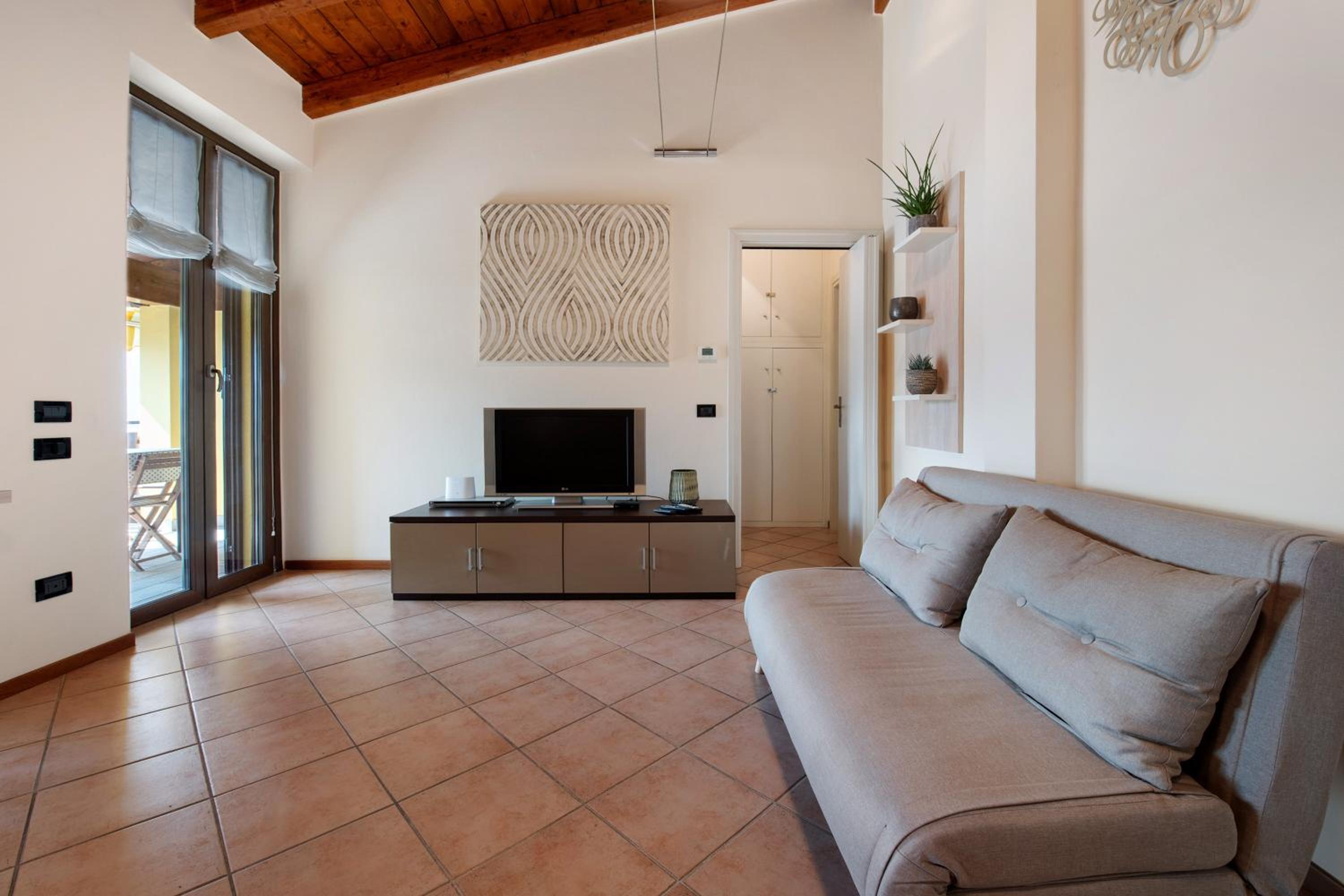 Two-Bedroom Deluxe Apartment with Balcony