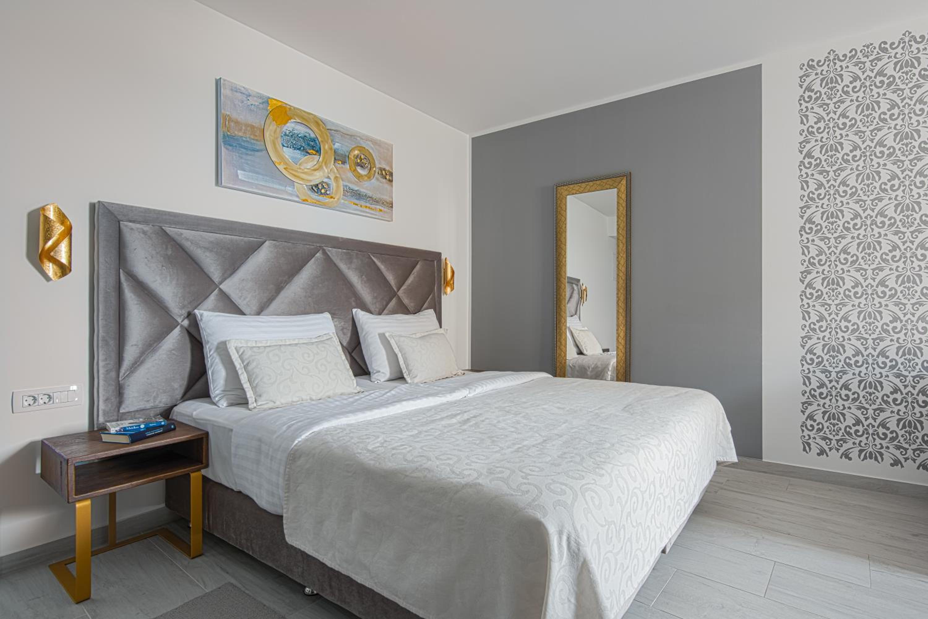 Superior Double Room with Extra Bed - Photo 1