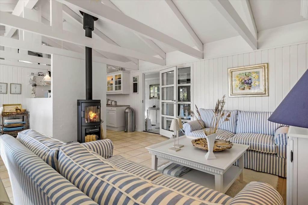 Five-Bedroom House photo 1