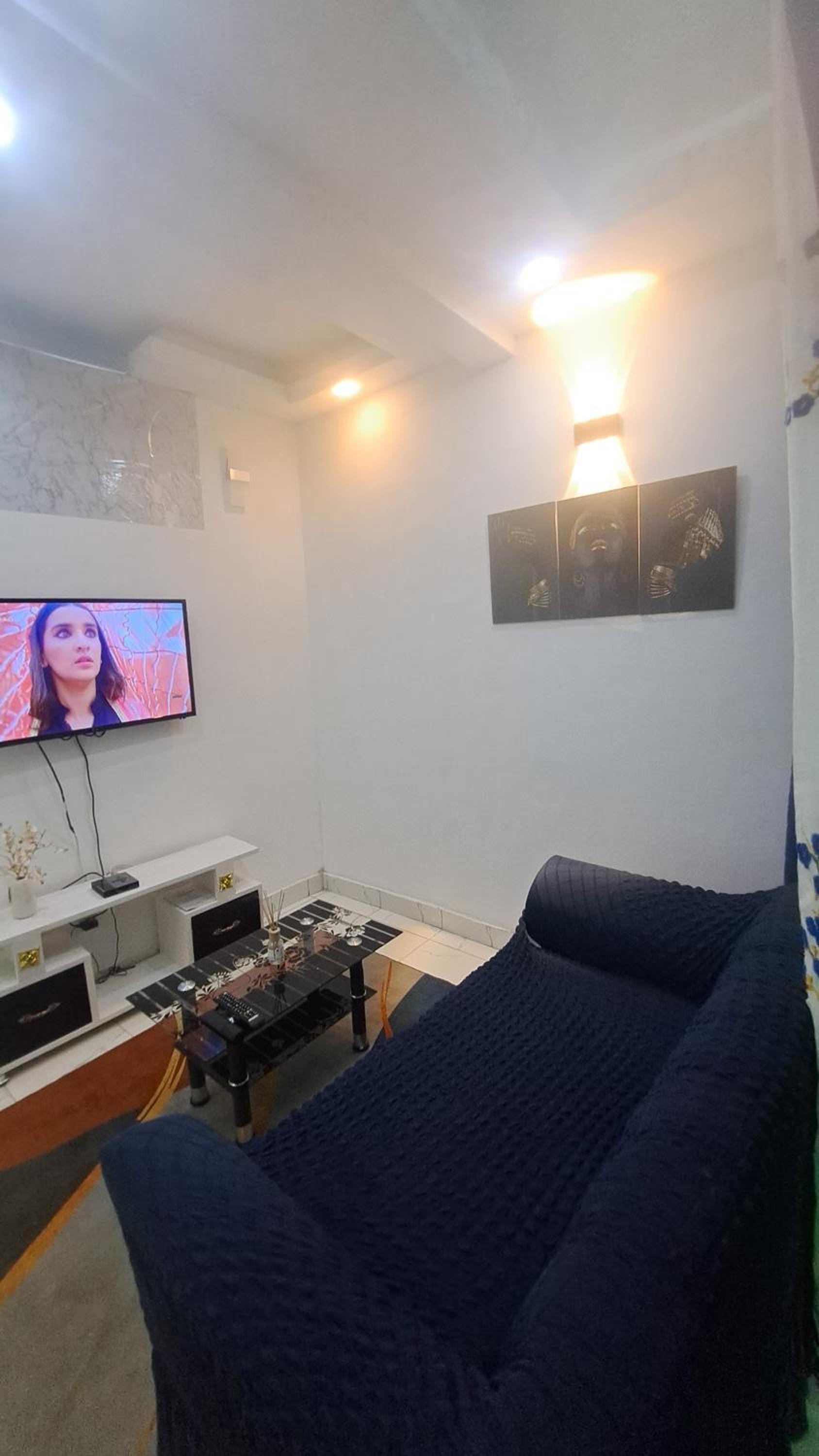One-Bedroom Apartment photo 1