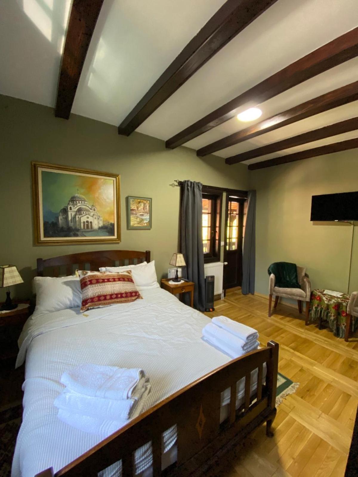 Double Room with Private Bathroom photo 2