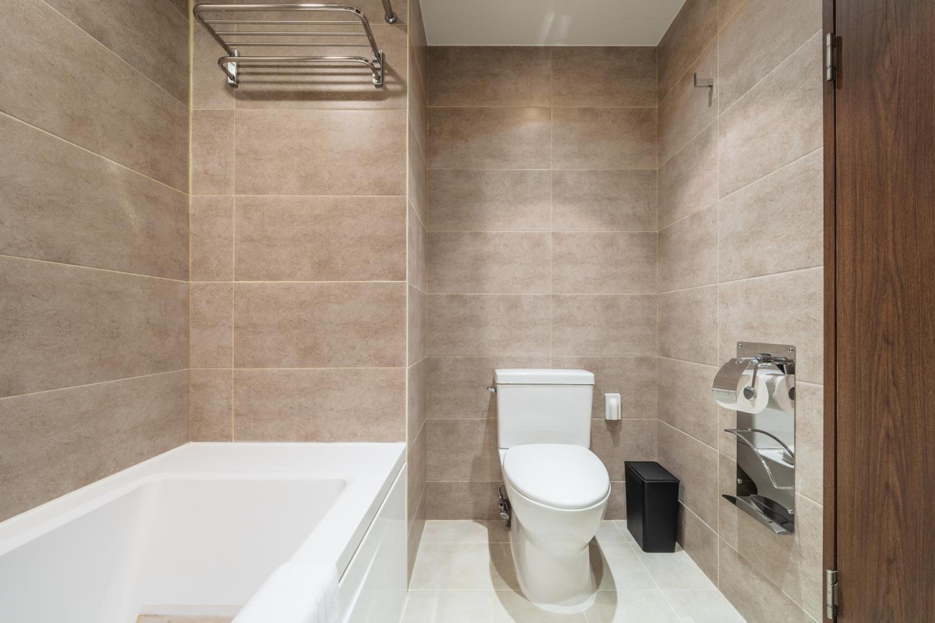 Premier Suite - Photo 11