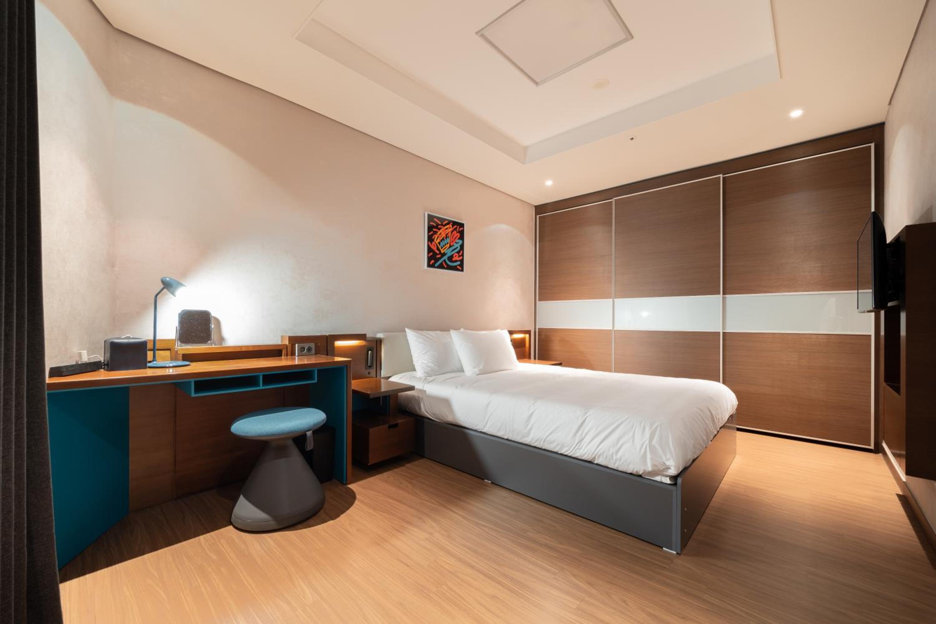 Premier Suite - Photo 5