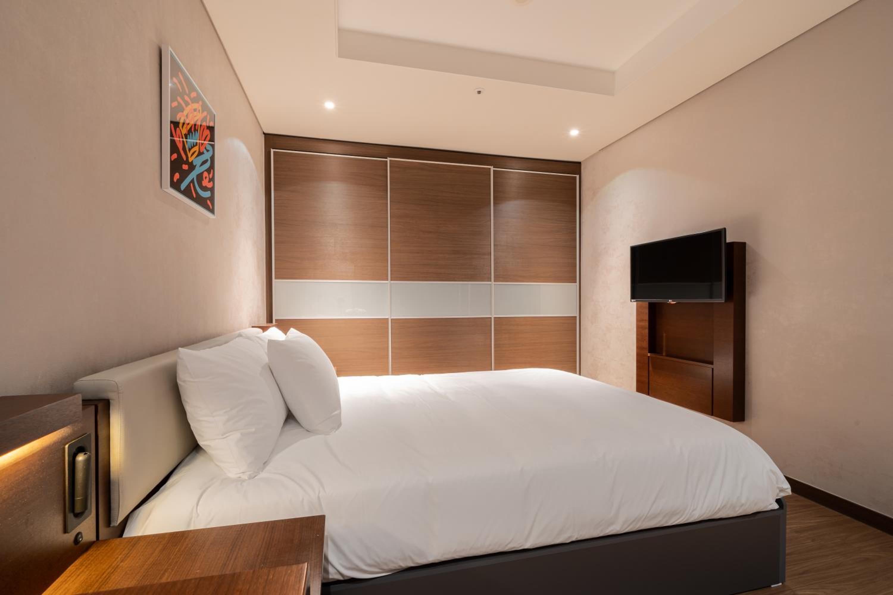 Premier Suite - Photo 2