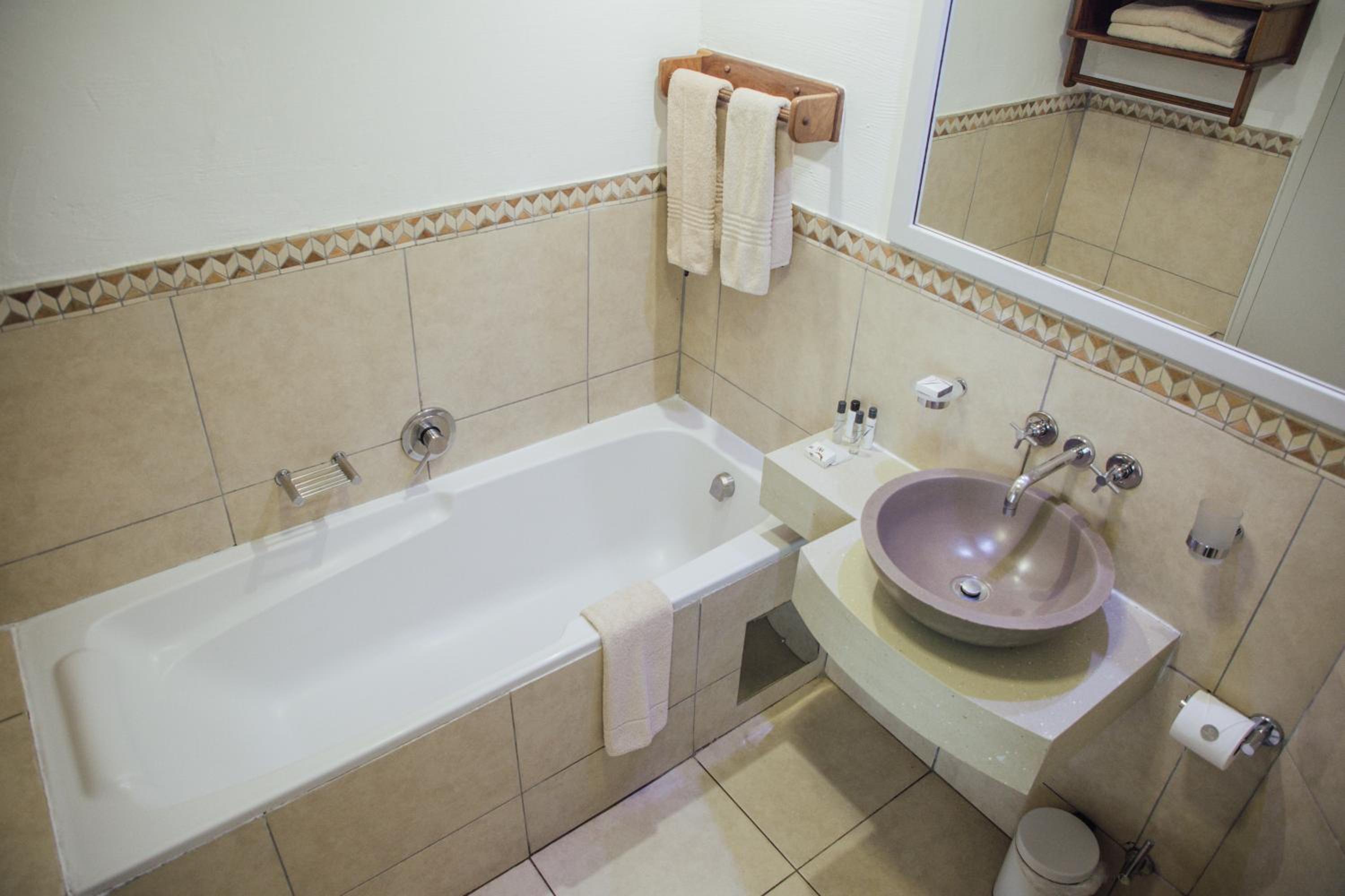 Standard Twin Room - Photo 7