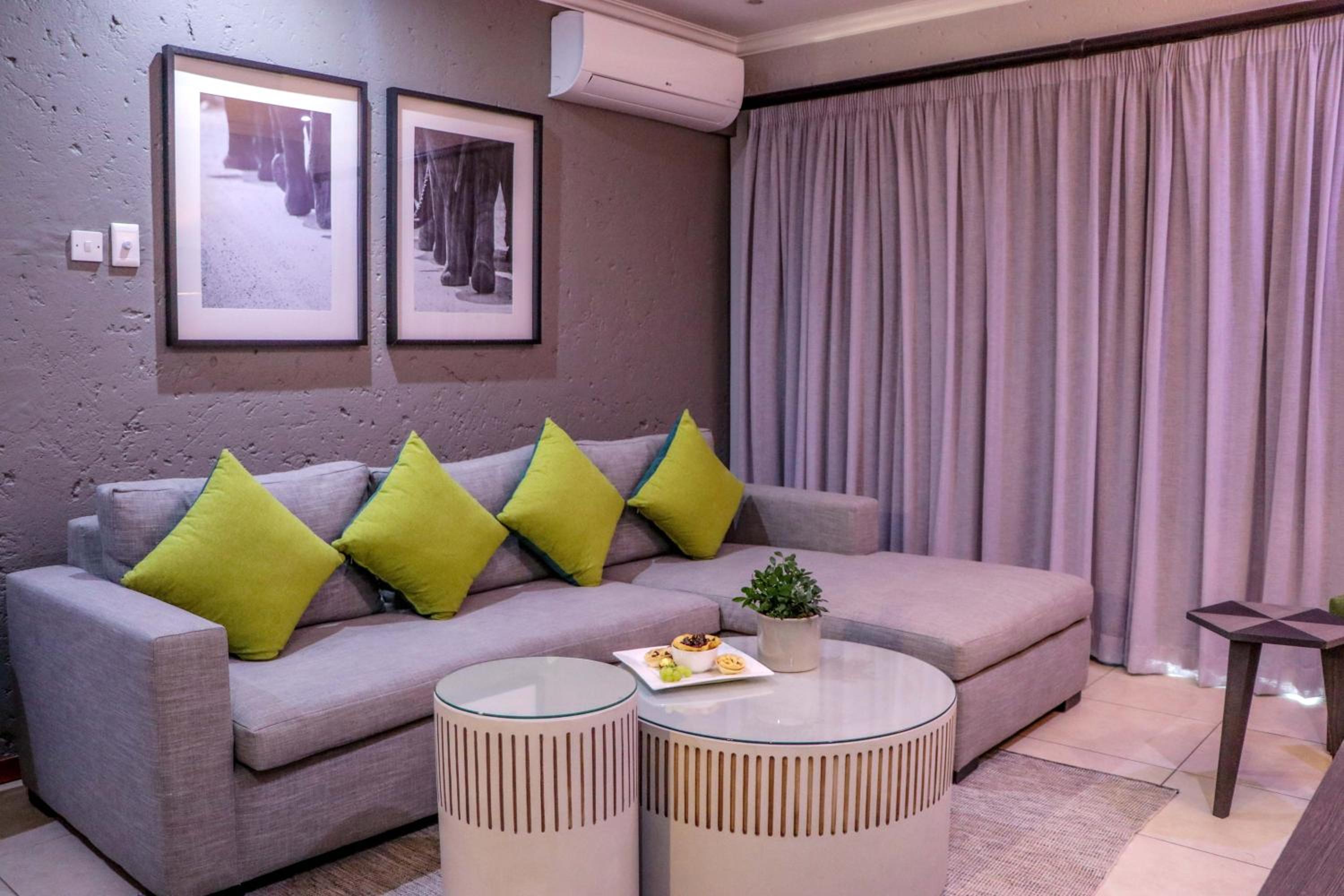 Executive Suite - Photo 16