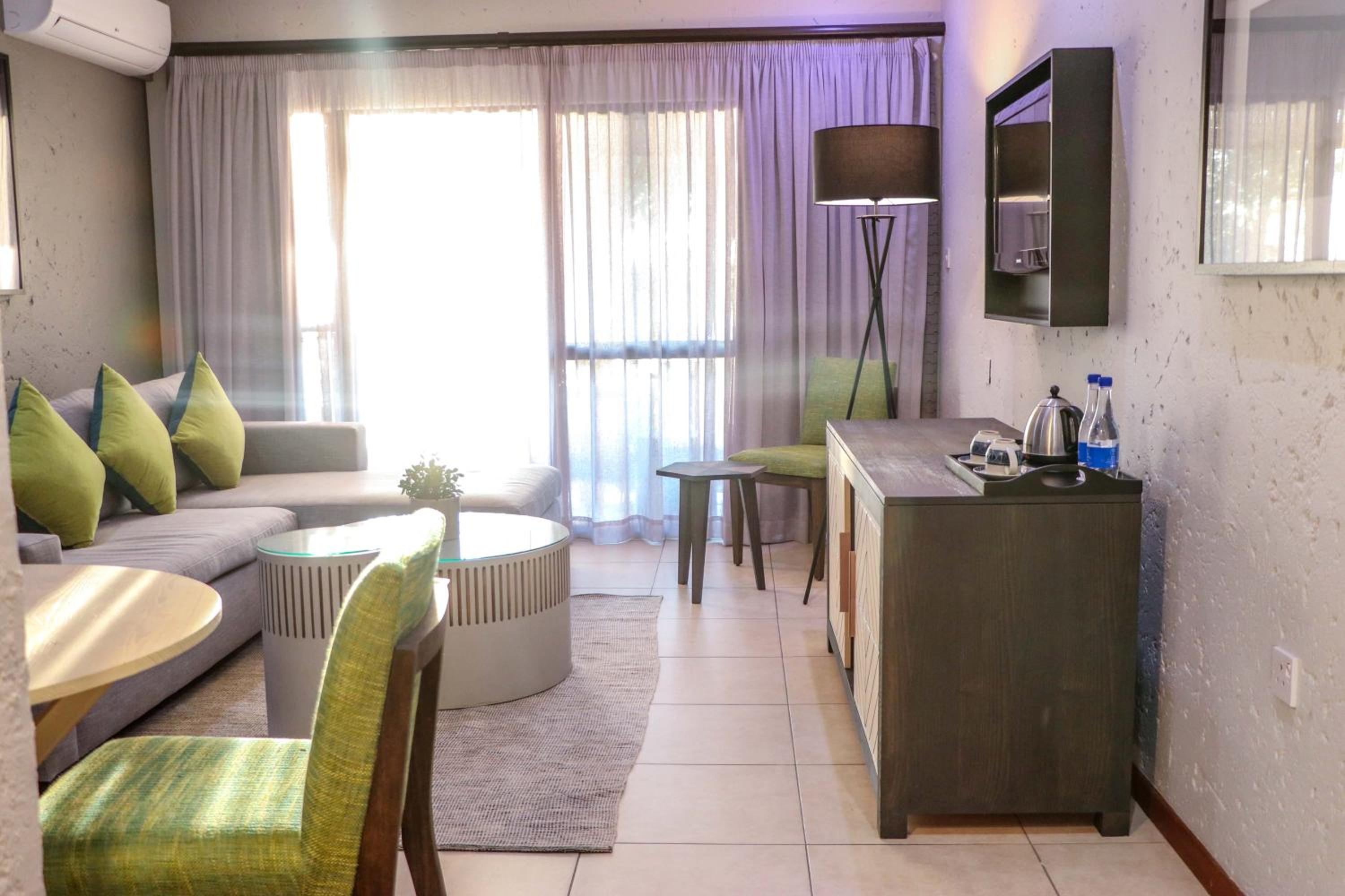 Executive Suite - Photo 3