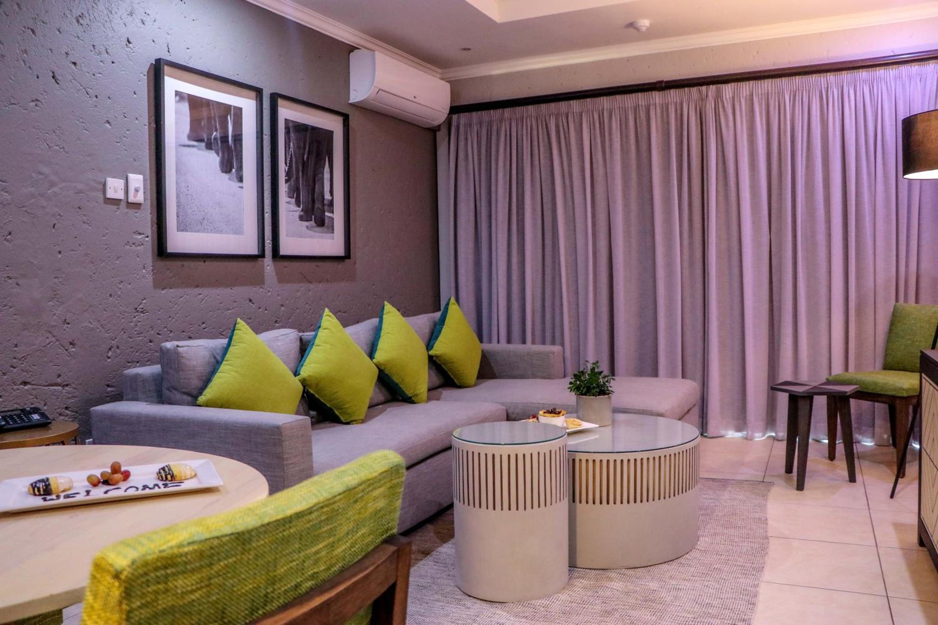 Executive Suite - Photo 2
