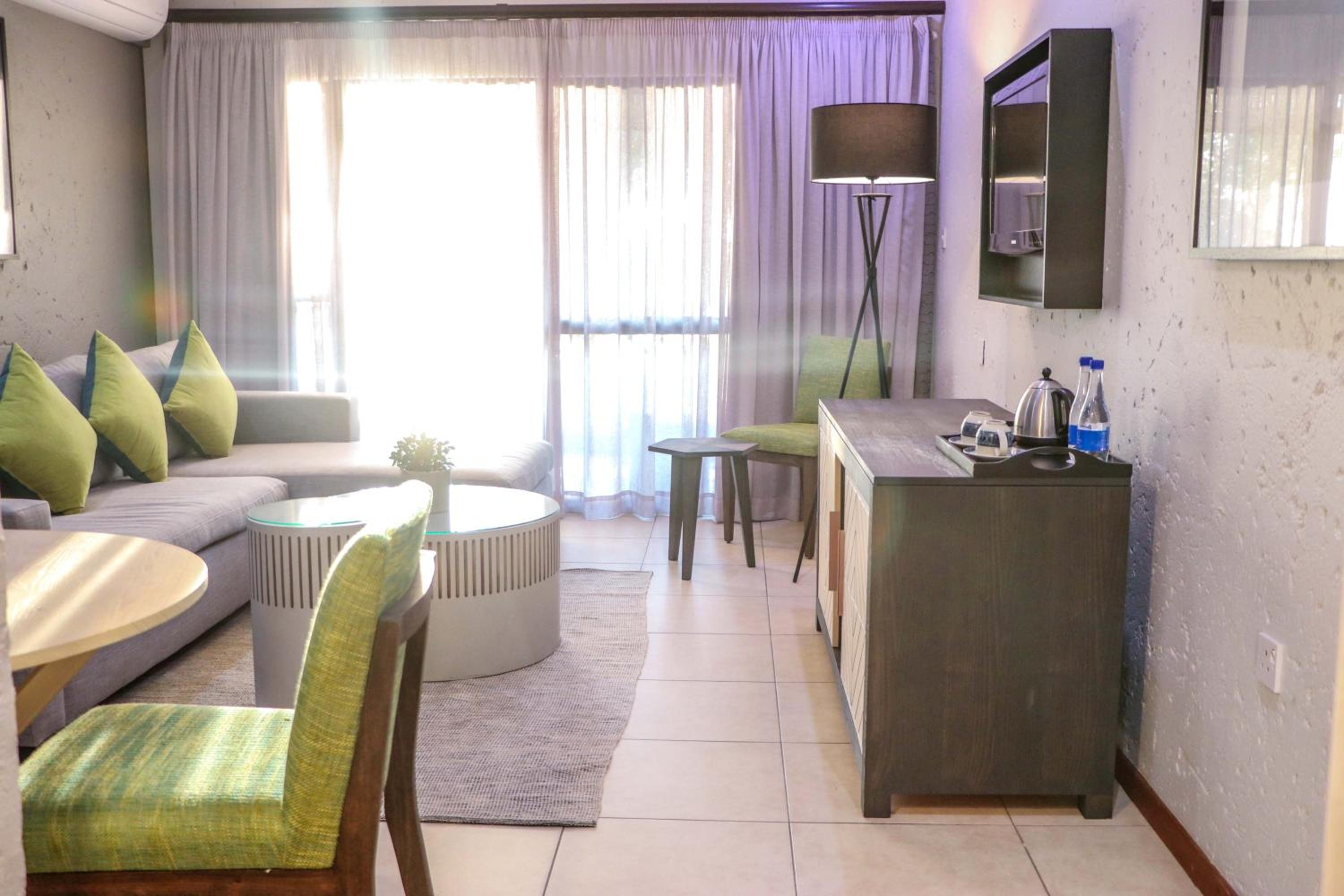 Executive Suite - Photo 5