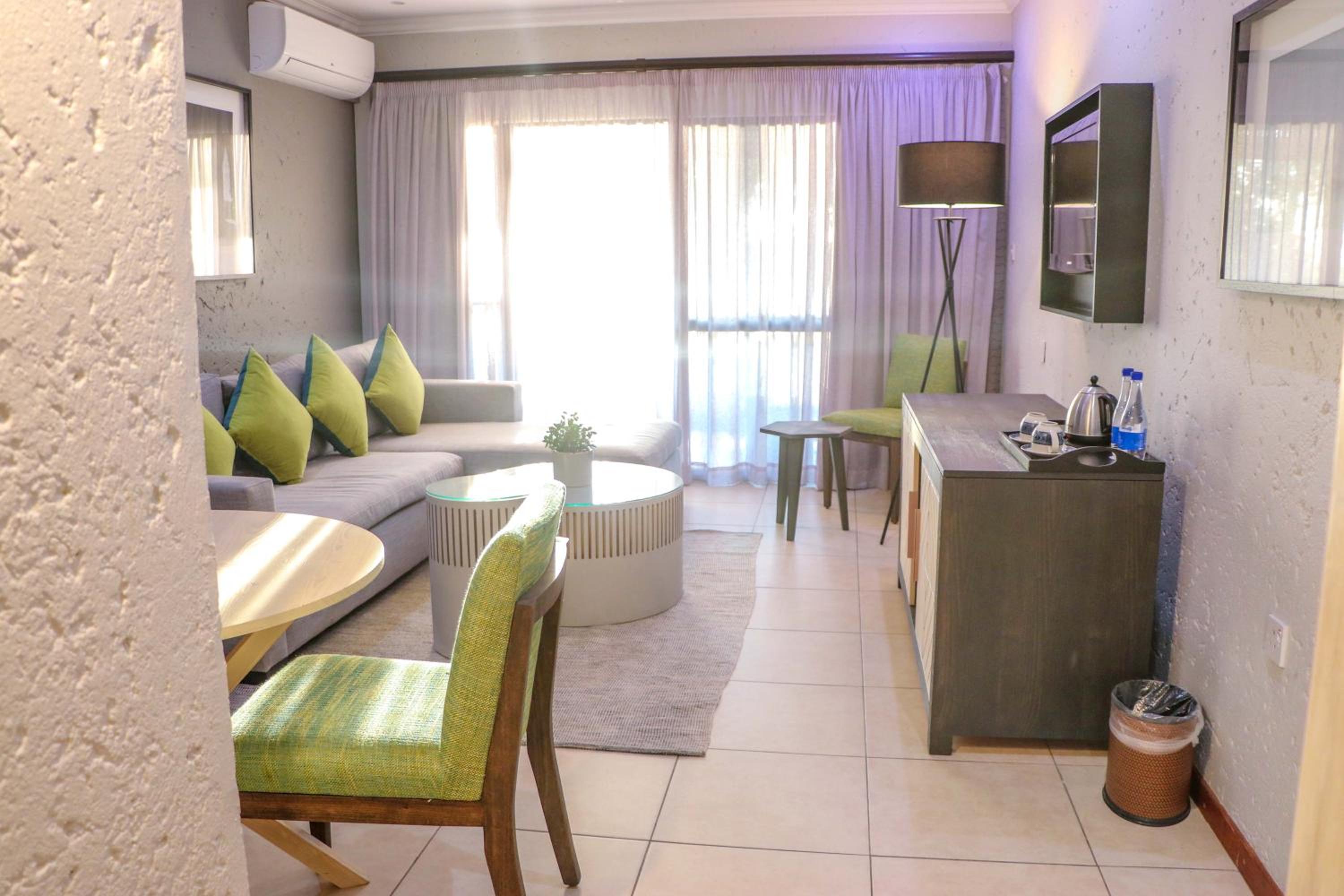 Executive Suite - Photo 13