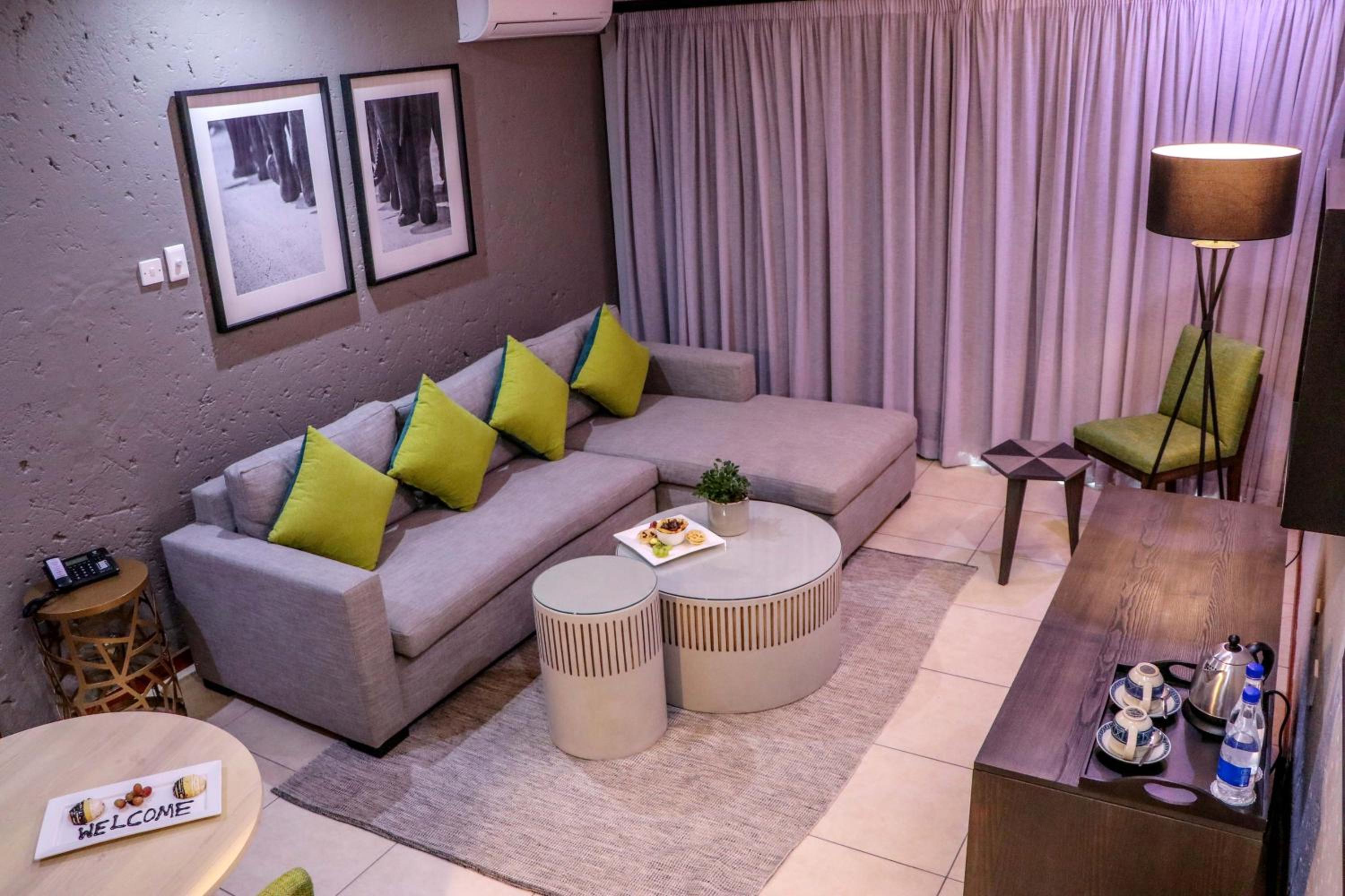Executive Suite - Photo 6