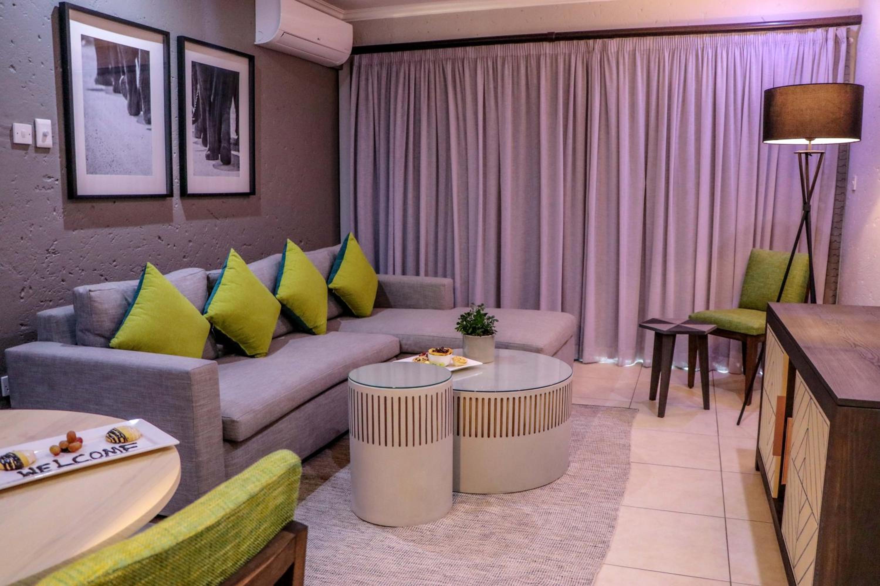 Executive Suite - Photo 10