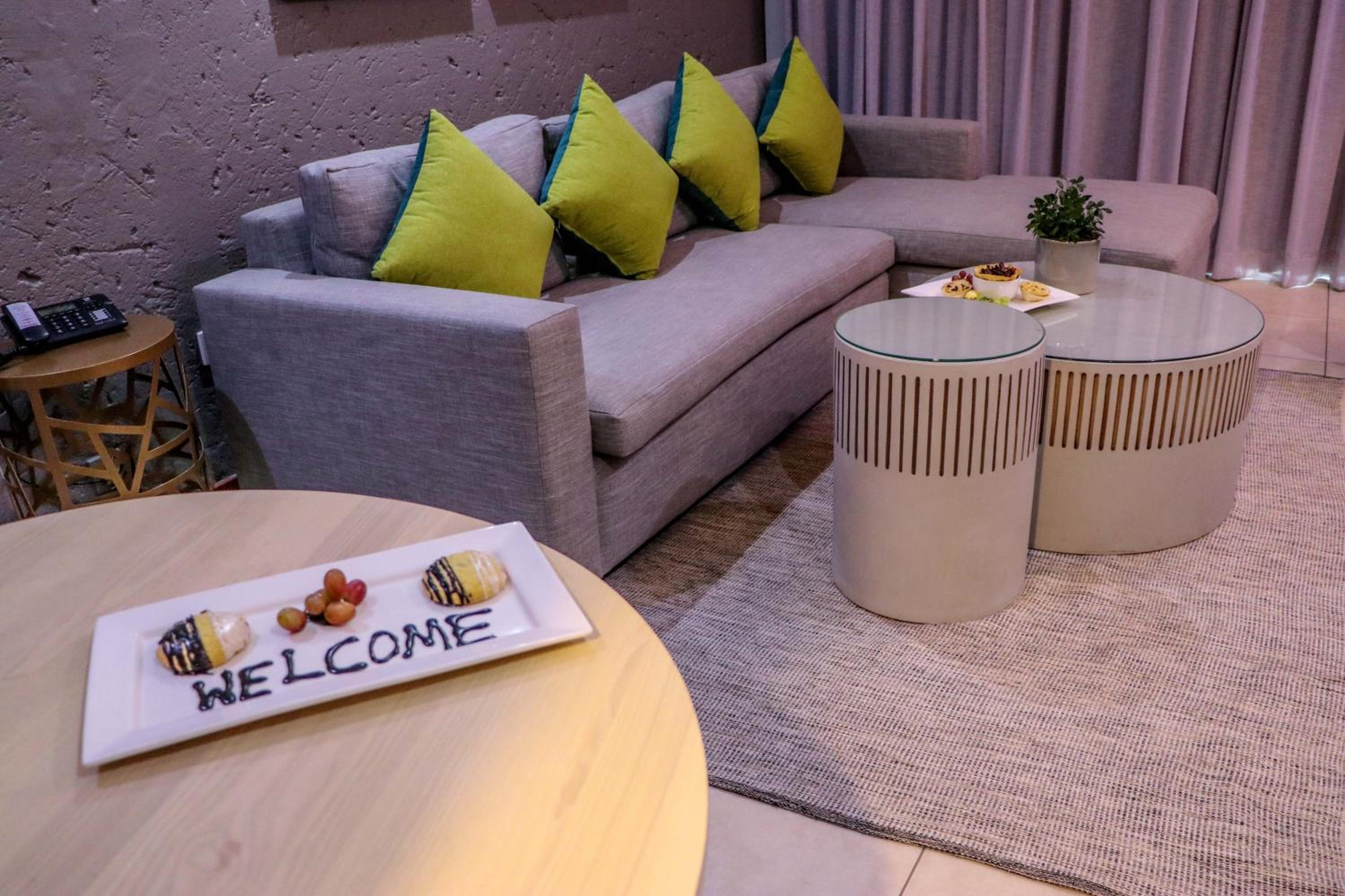 Executive Suite - Photo 9