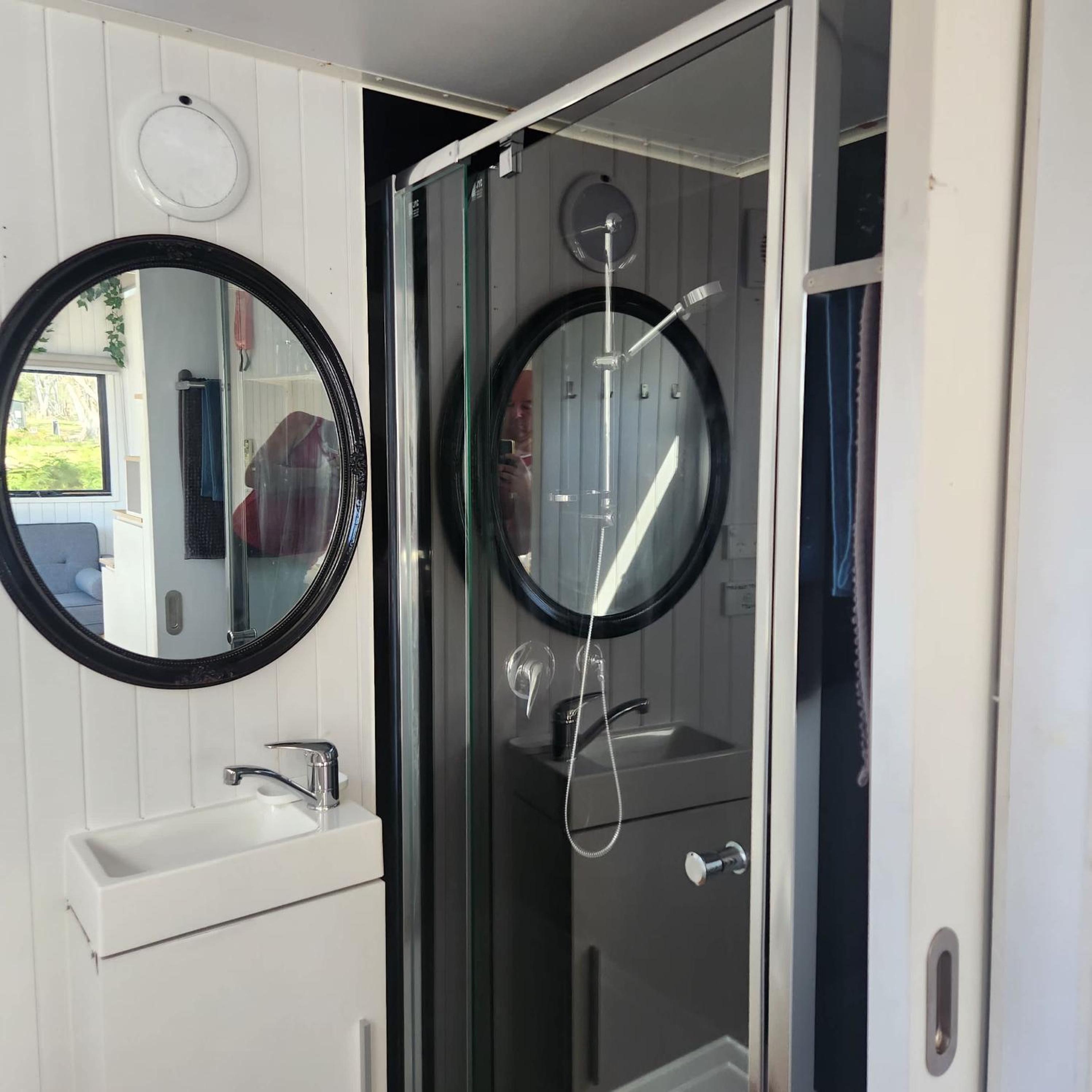 Mobile Home photo 3