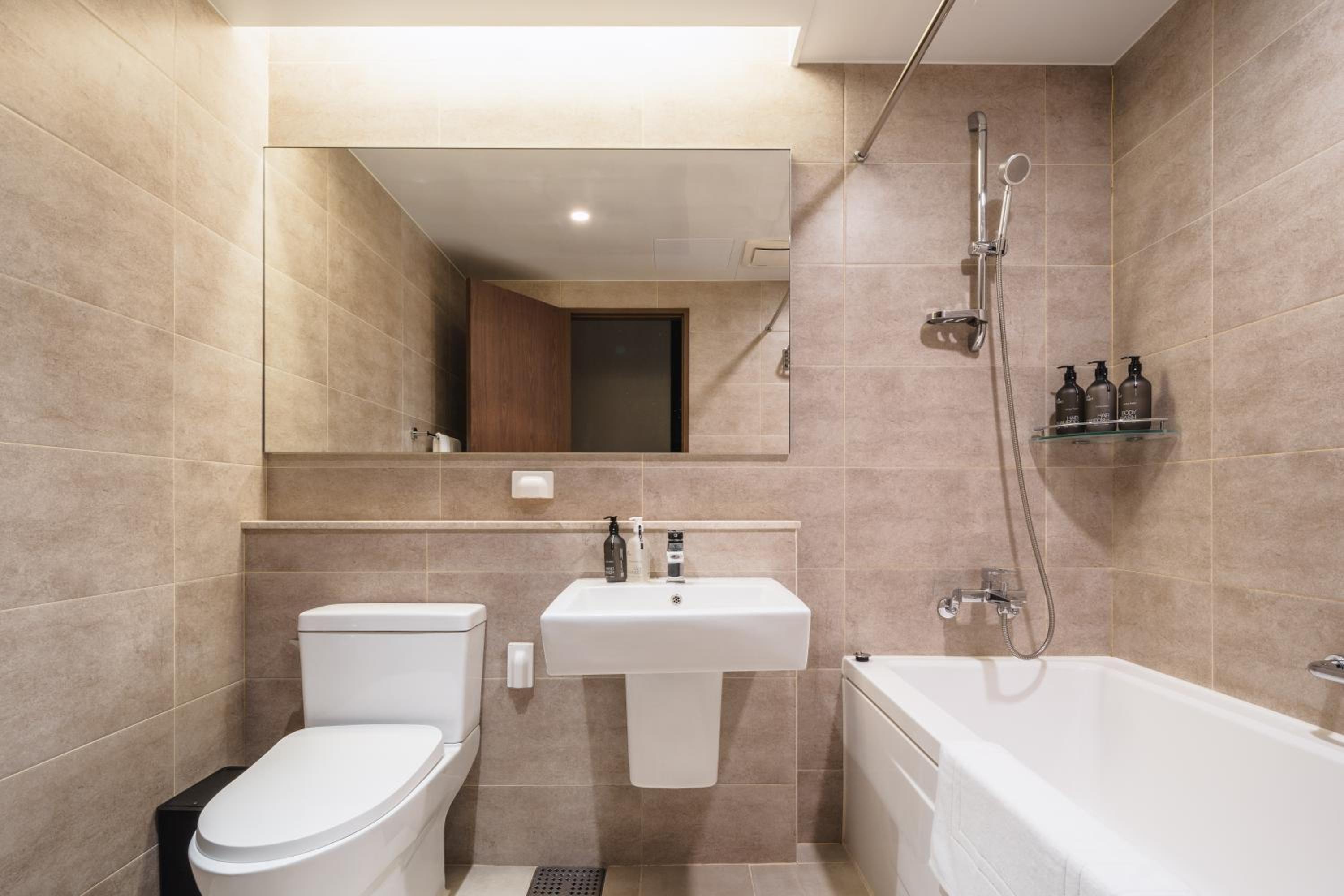 Premier Suite Twin - Photo 11