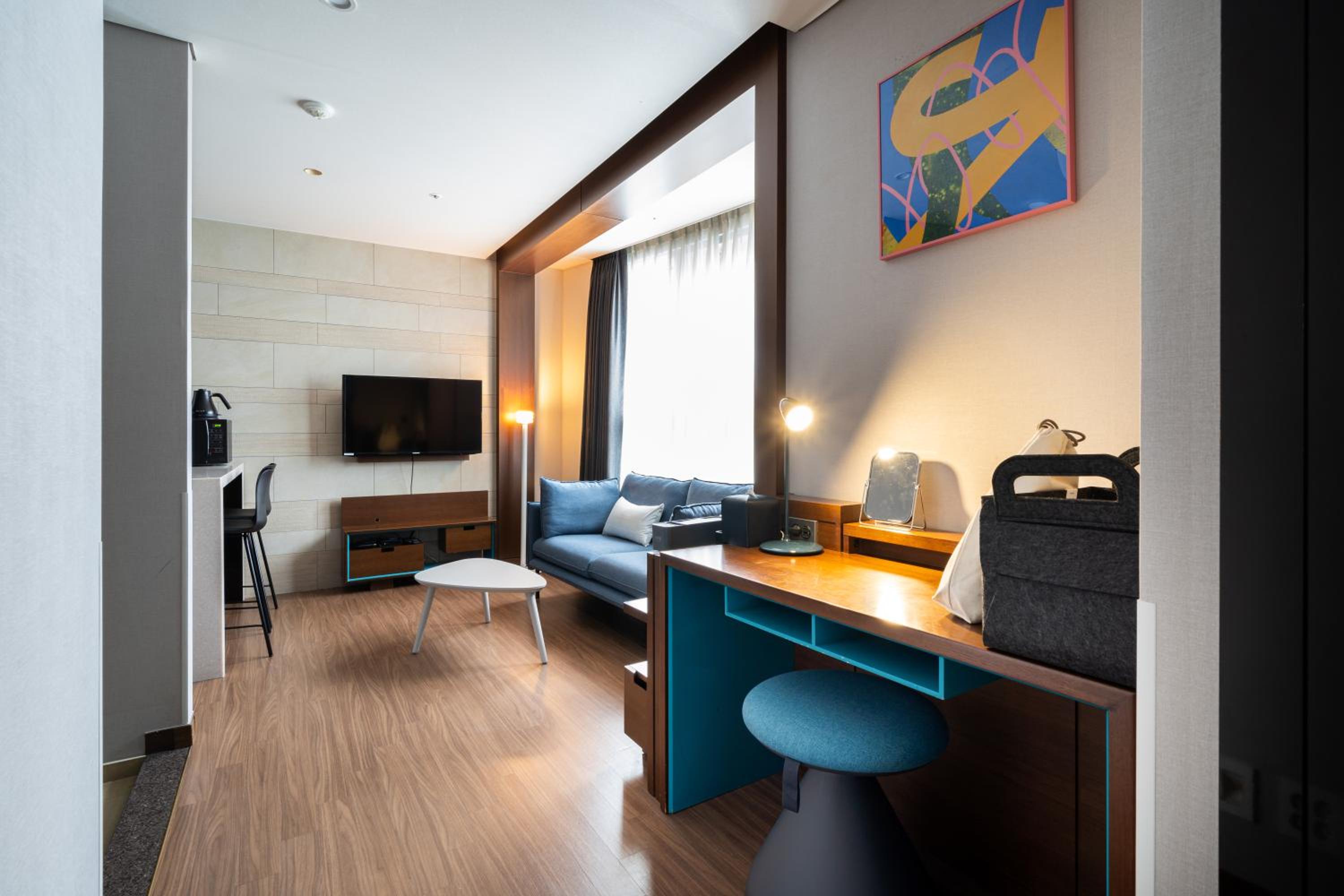 Premier Suite Twin - Photo 9