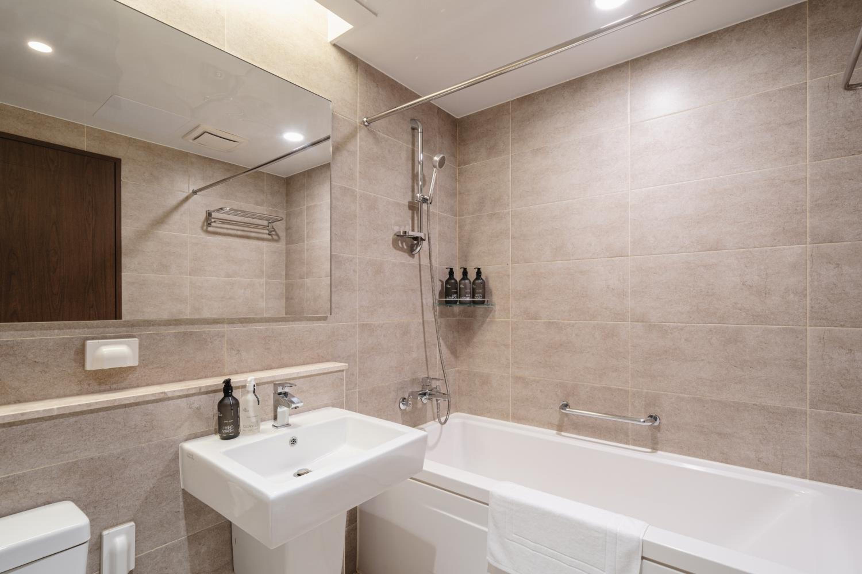 Premier Suite Twin - Photo 8