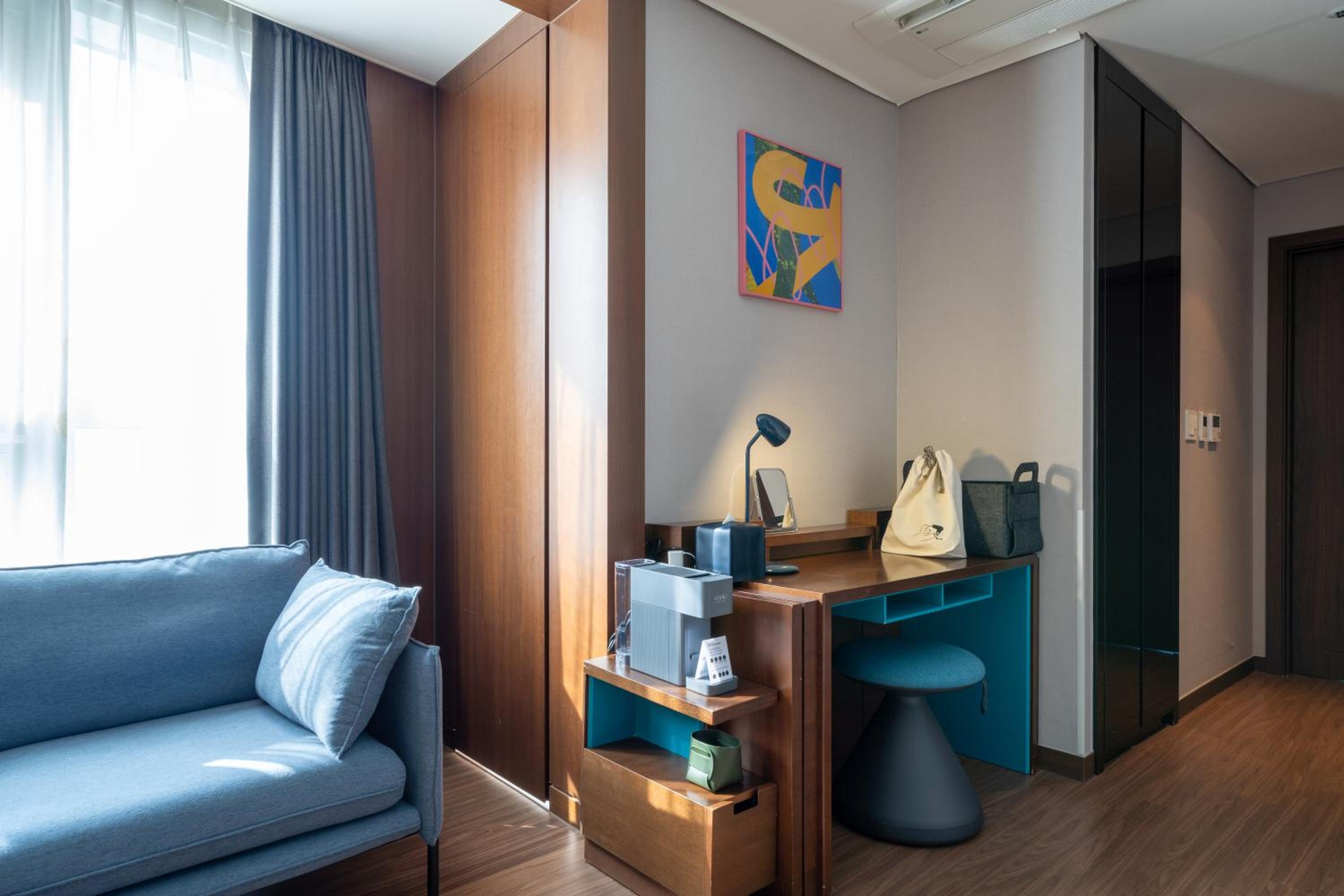 Premier Suite Twin - Photo 1