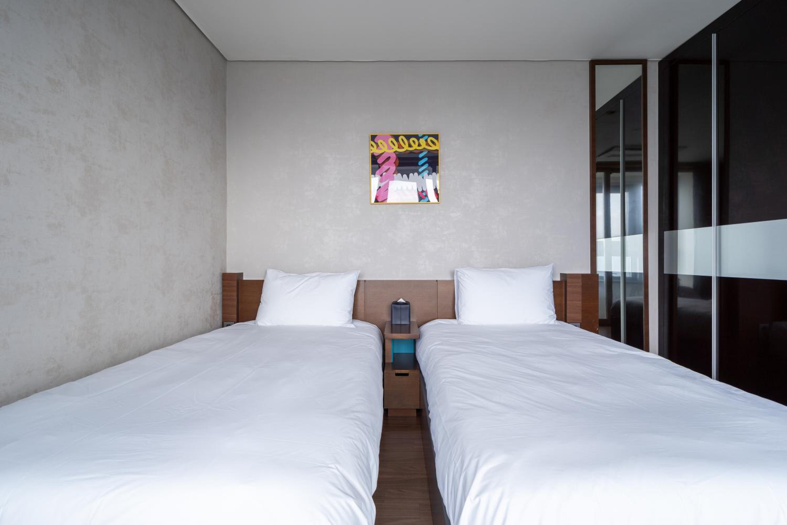 Premier Suite Twin - Photo 4