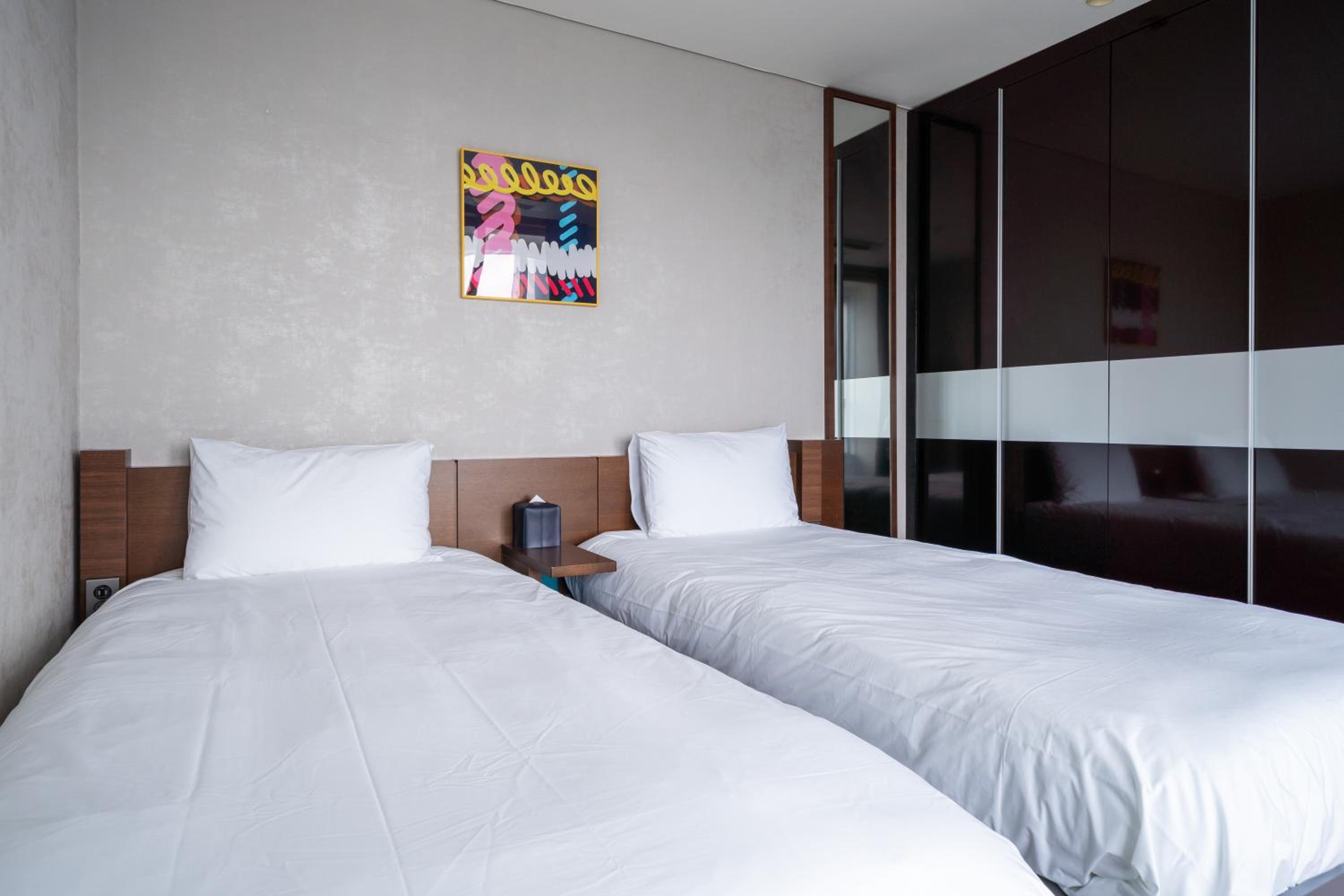 Premier Suite Twin - Photo 3
