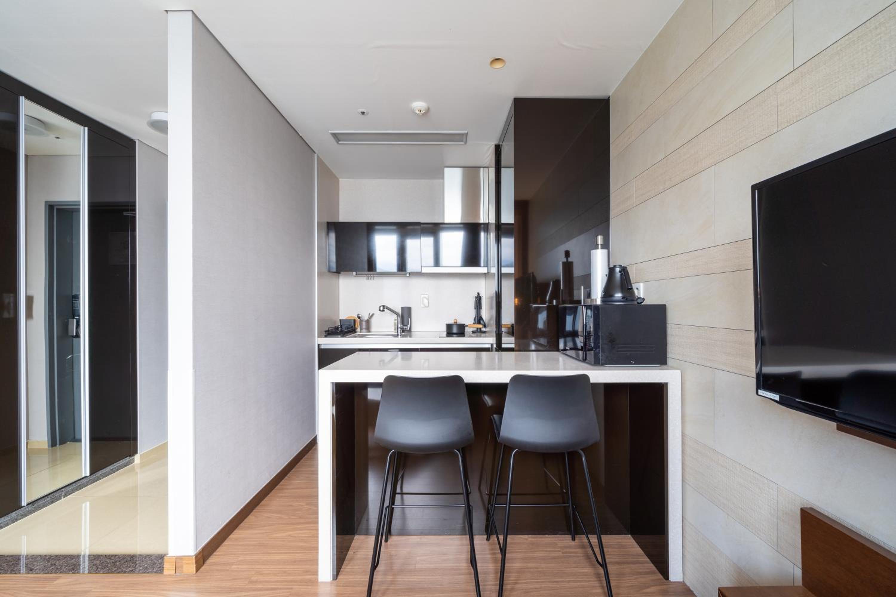 Premier Suite Twin - Photo 6