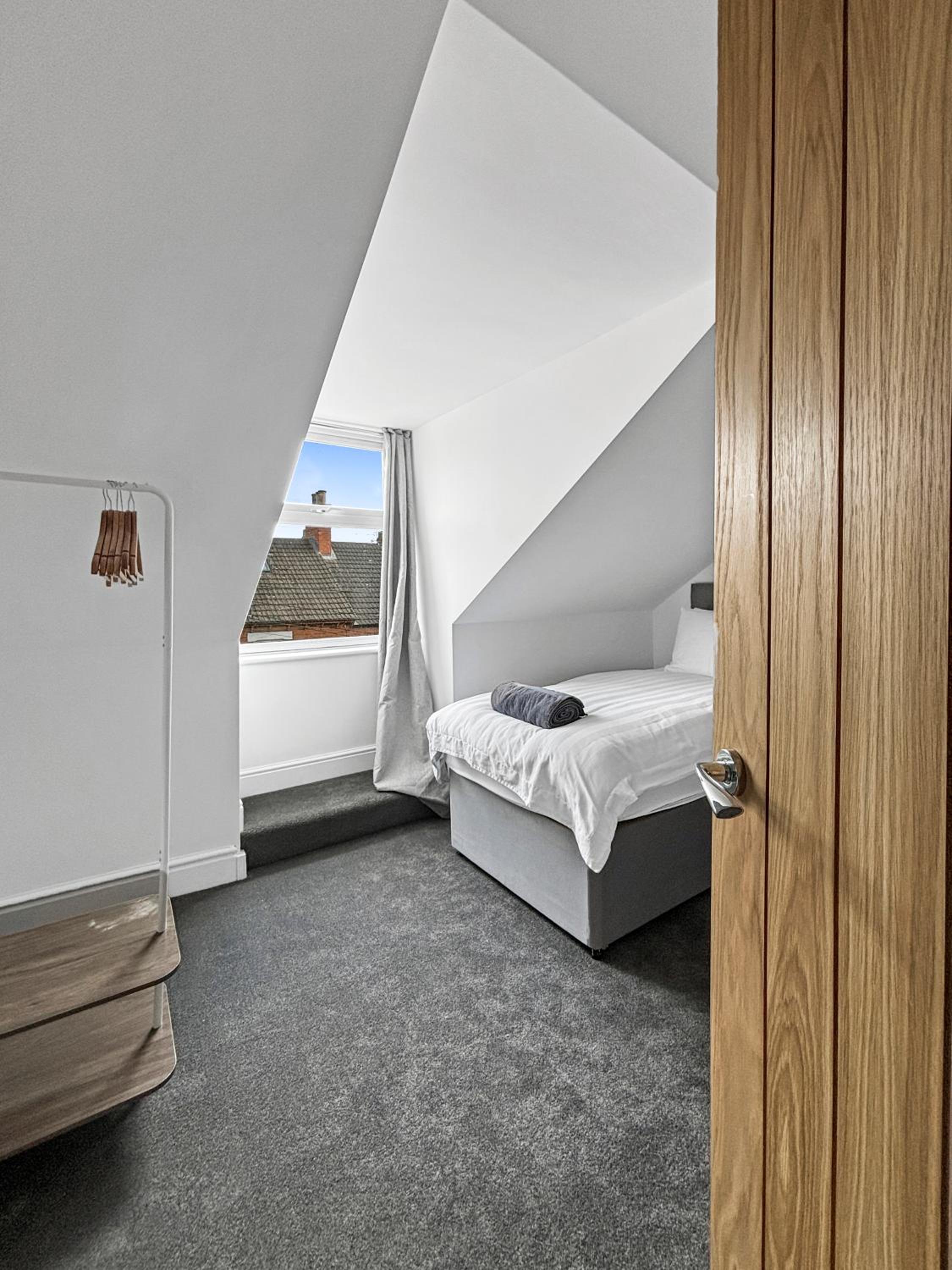 Three-Bedroom House photo 3