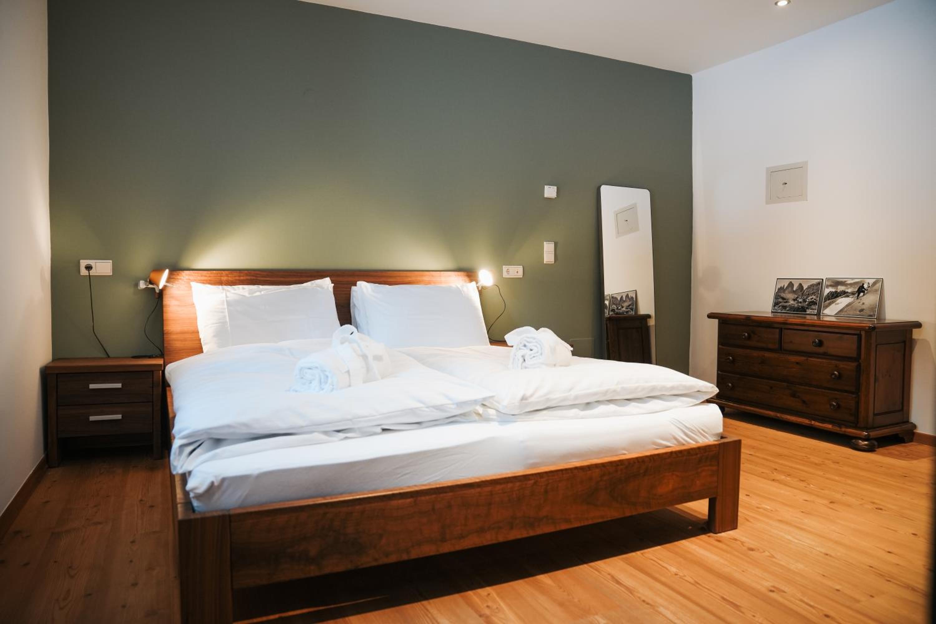 Two-Bedroom Apartment with Mountain View photo 2