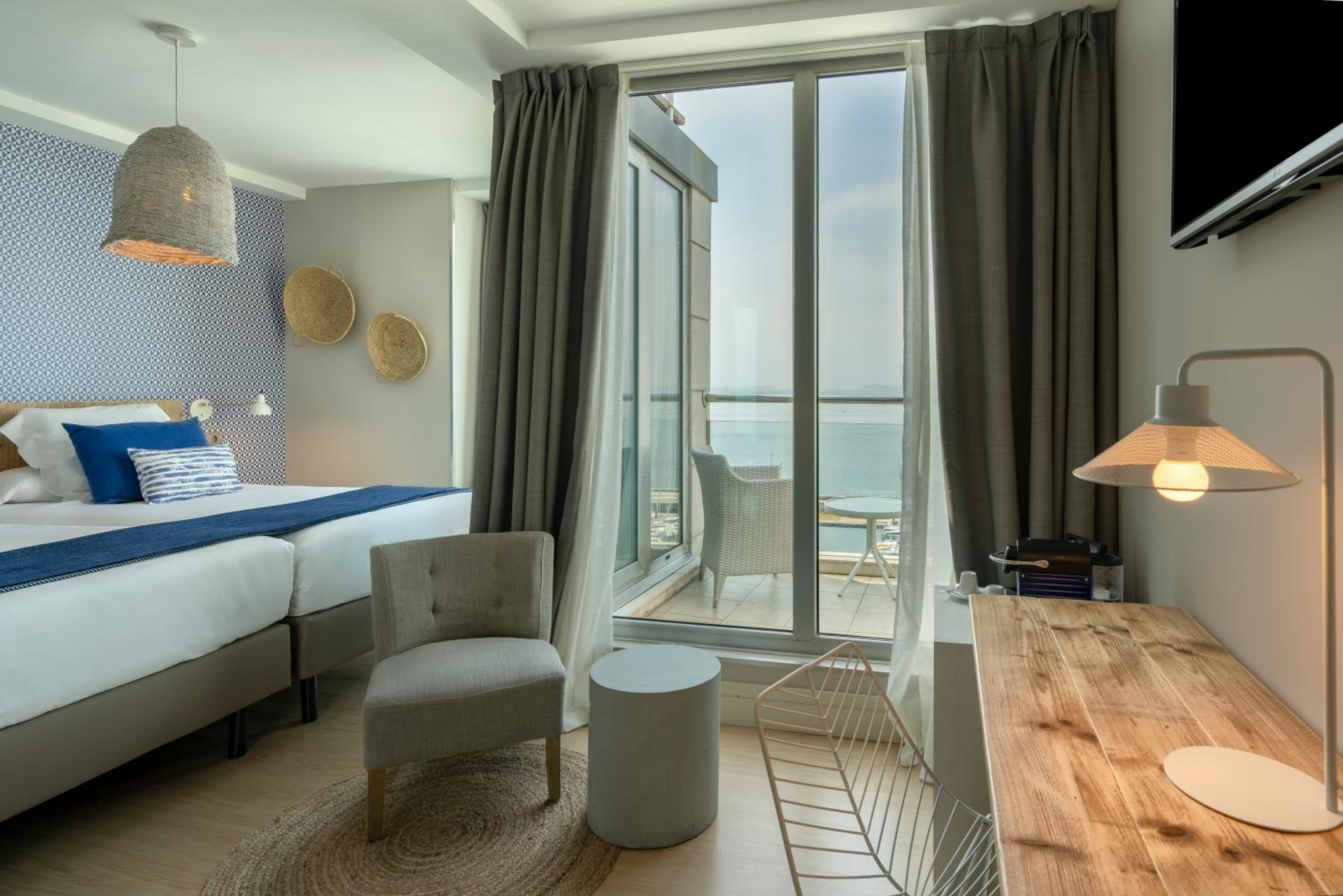 Habitación Doble con Terraza y Vista al Mar