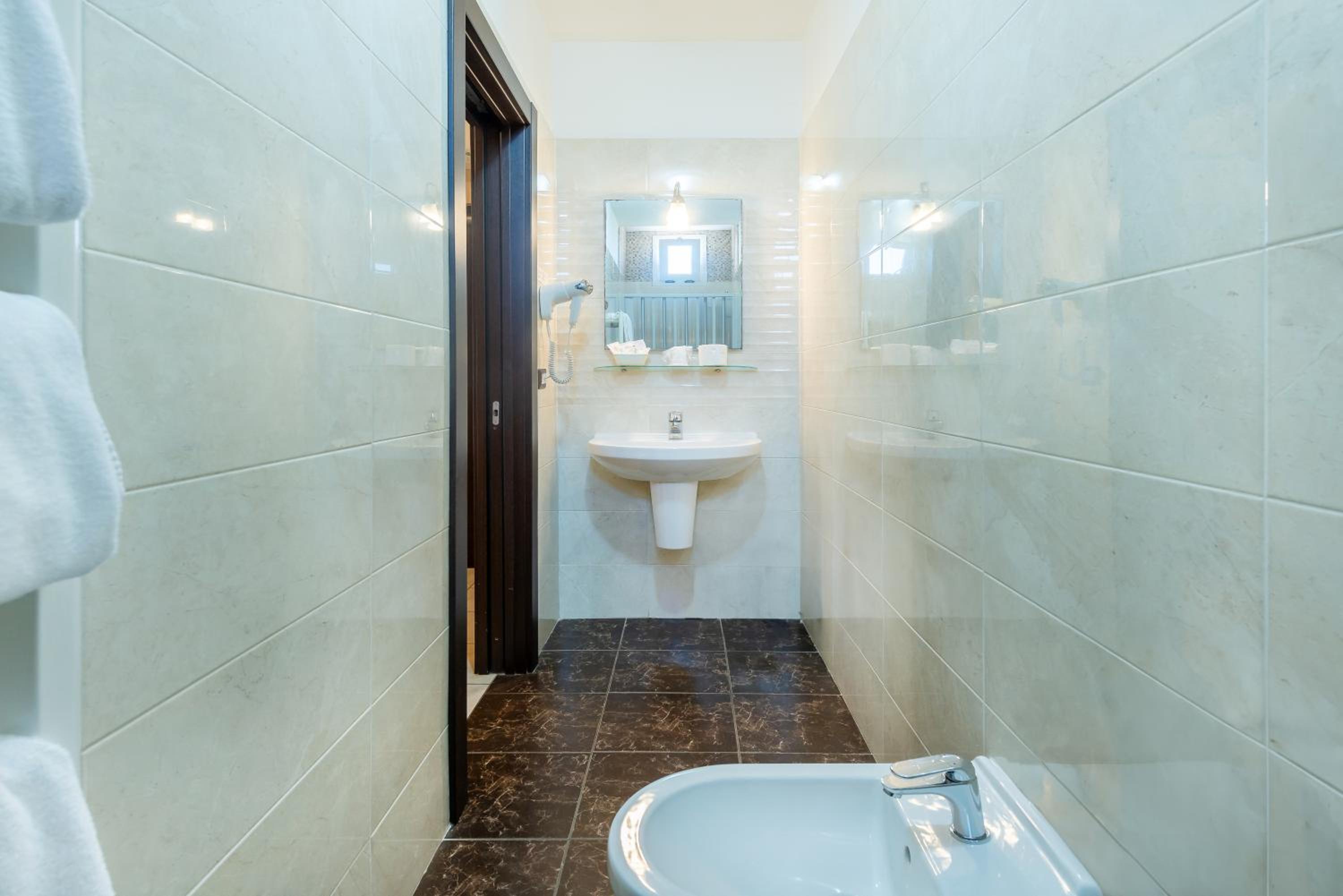 King Suite with Spa Bath photo 3