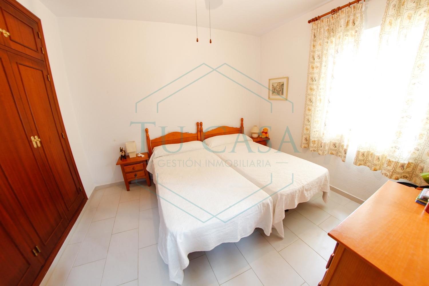 Five-Bedroom House photo 2
