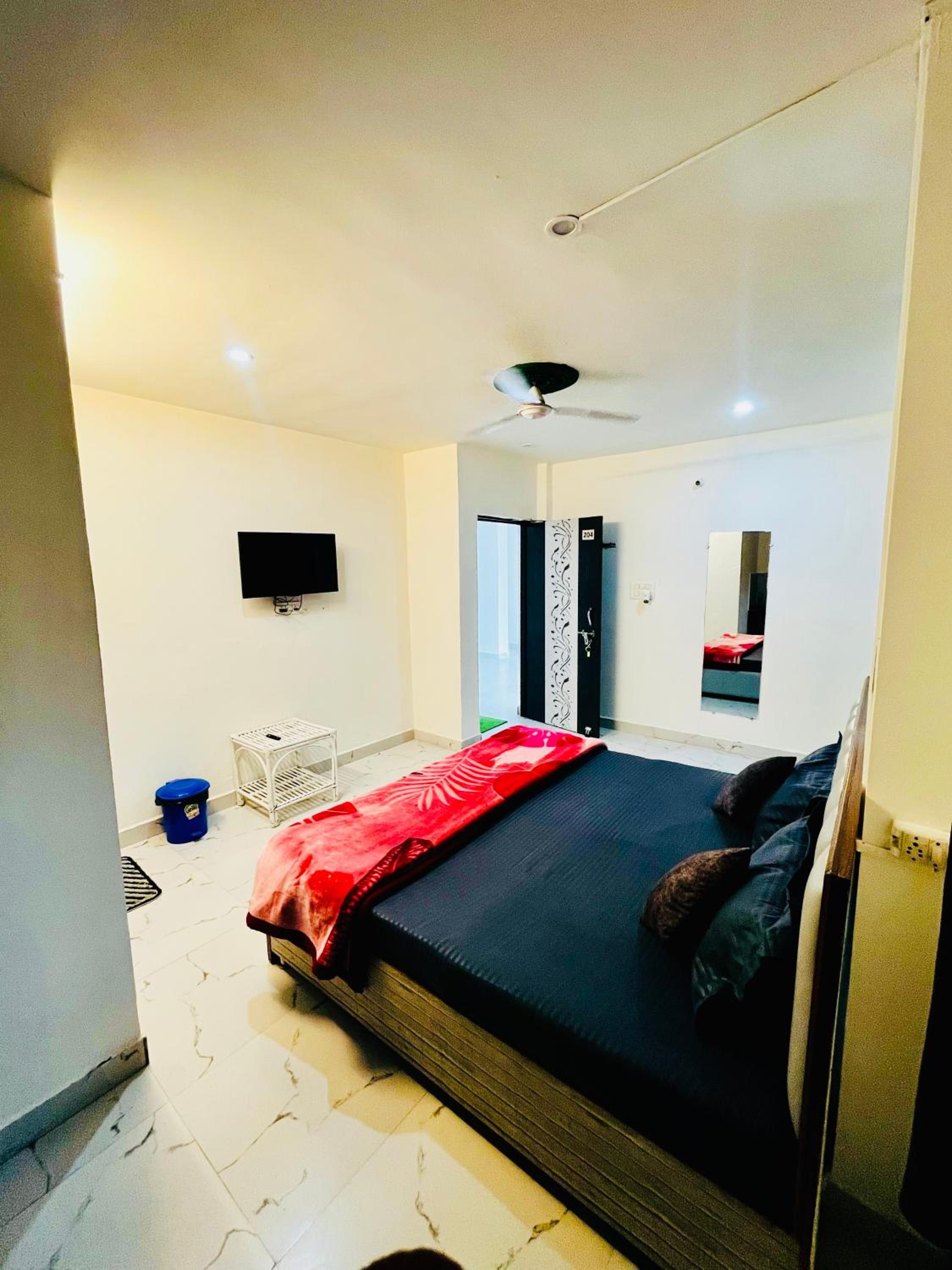 Double Room with Balcony - Photo 4