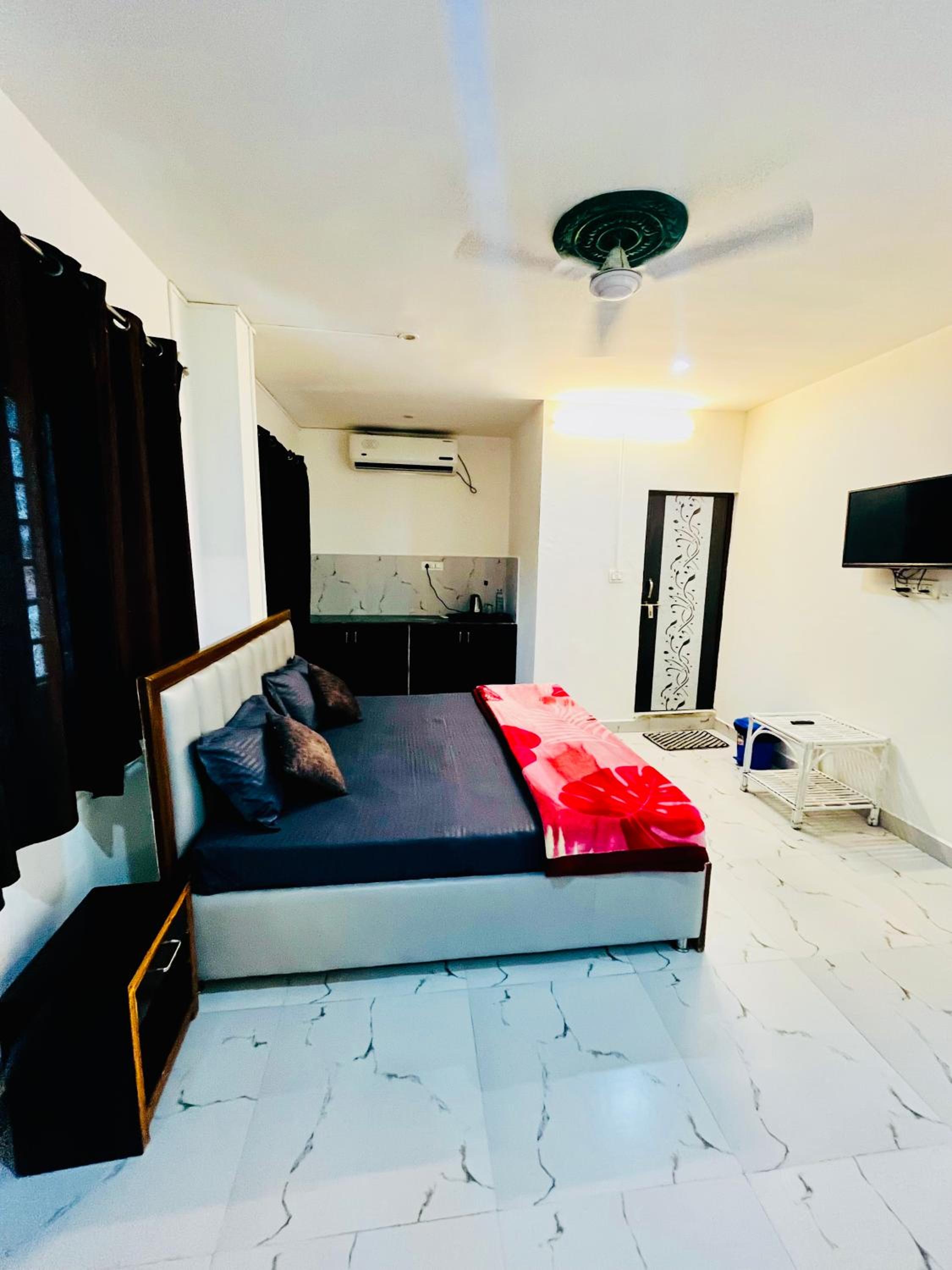 Double Room with Balcony - Photo 5