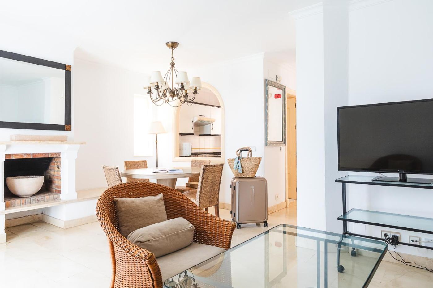 One-Bedroom Apartment - Photo 15