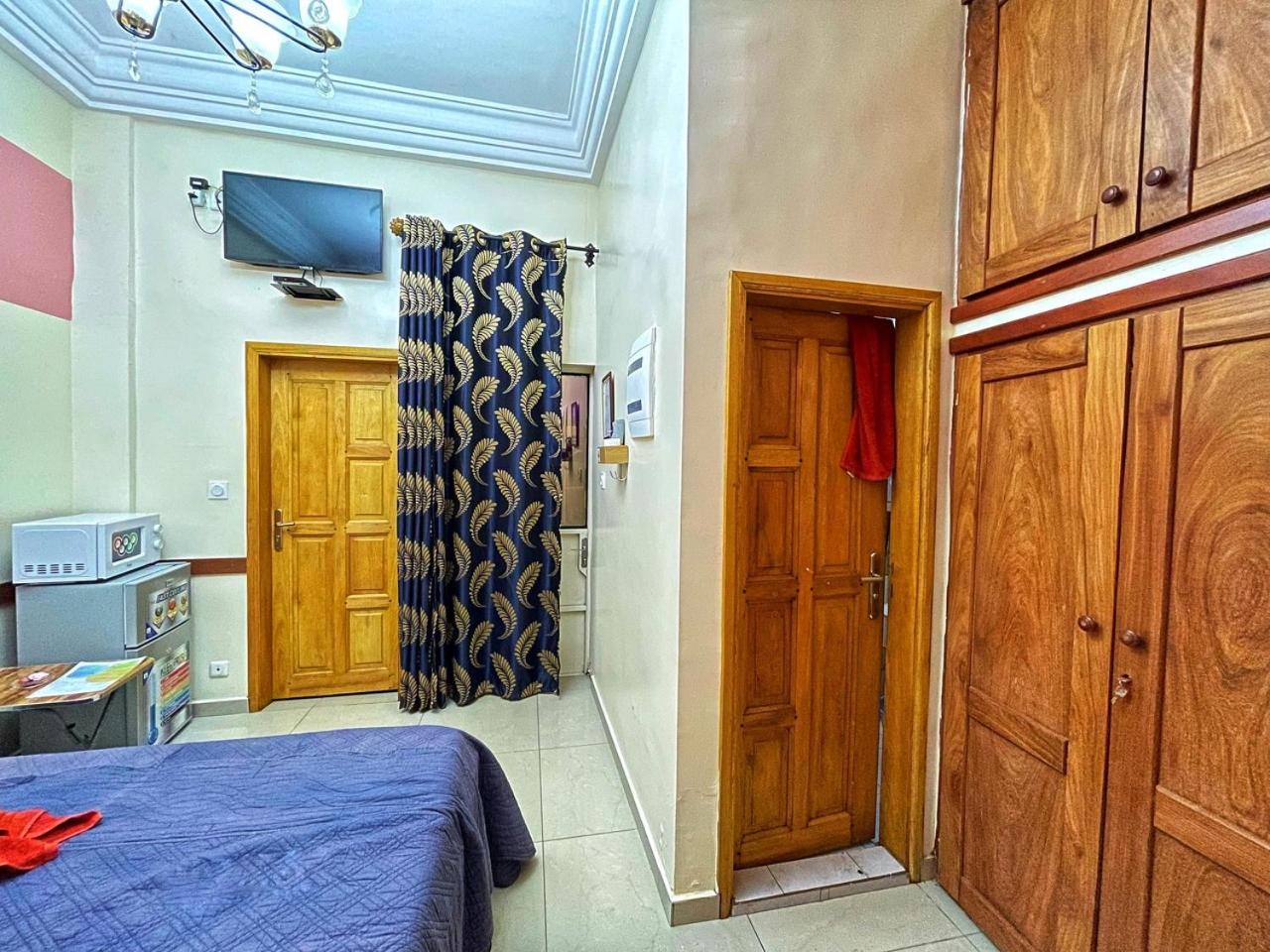 One-Bedroom Apartment photo 2
