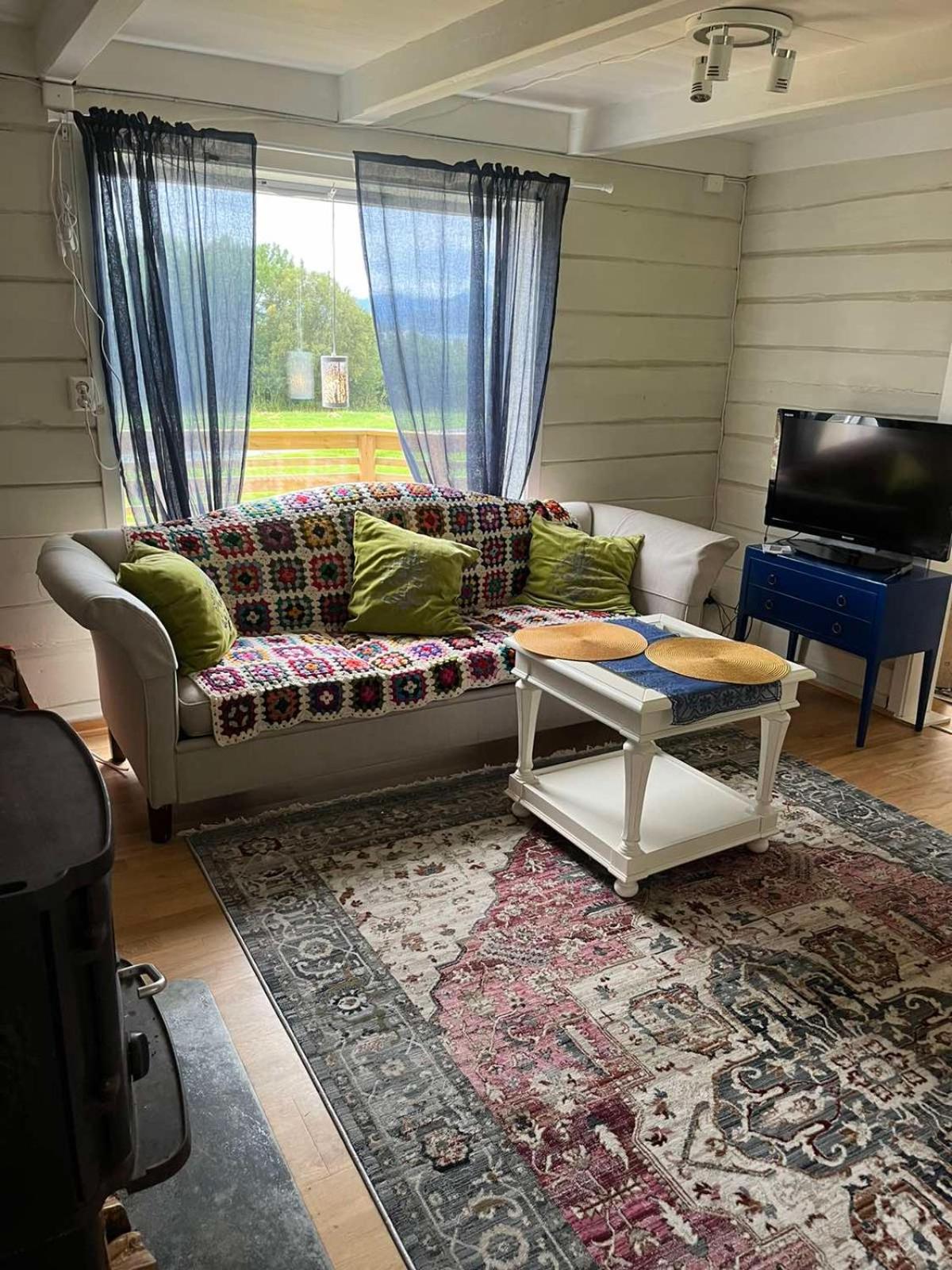 One-Bedroom House photo 1