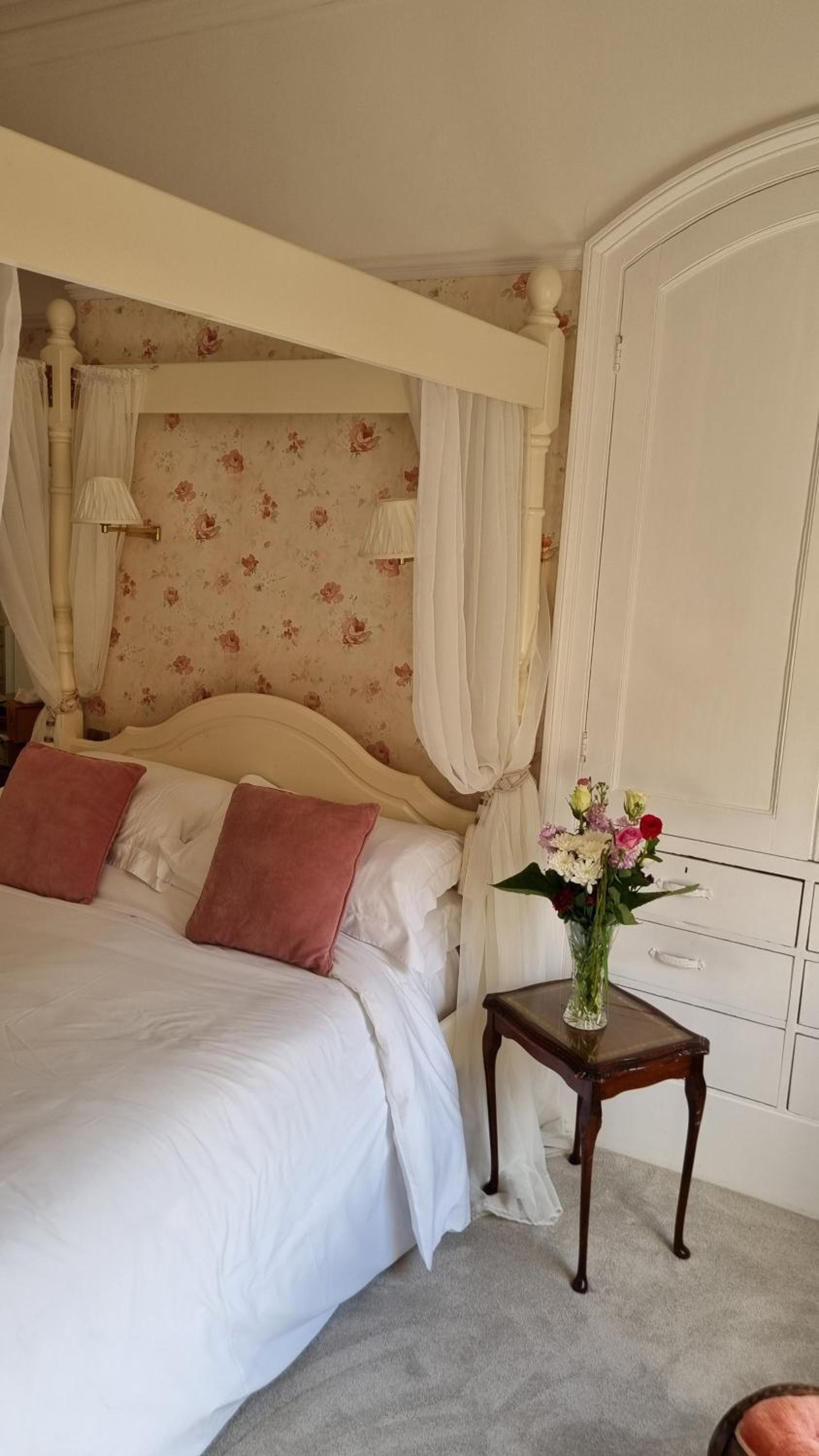 Deluxe Four Poster Room