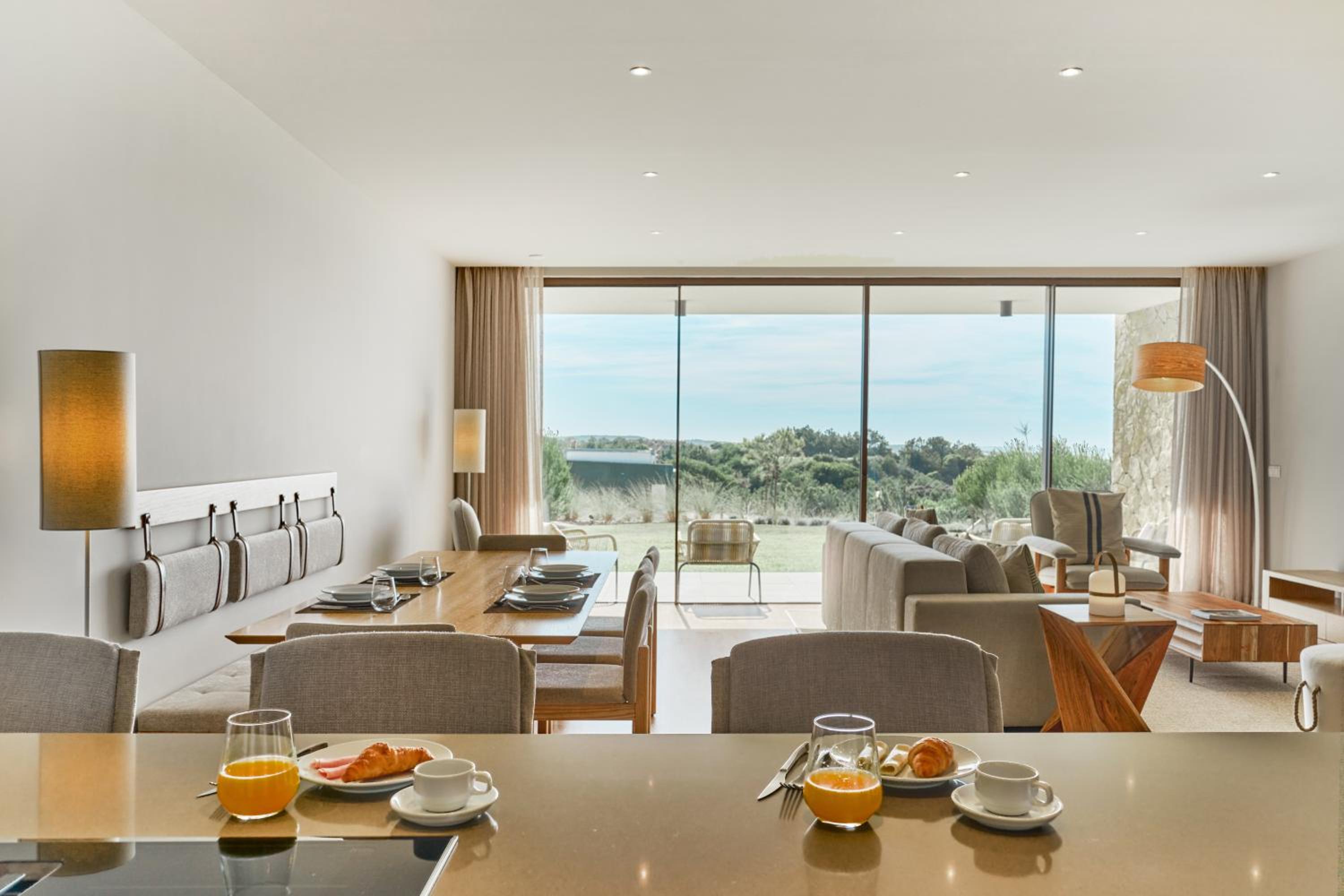 Three-Bedroom Townhouse with Sea View photo 2
