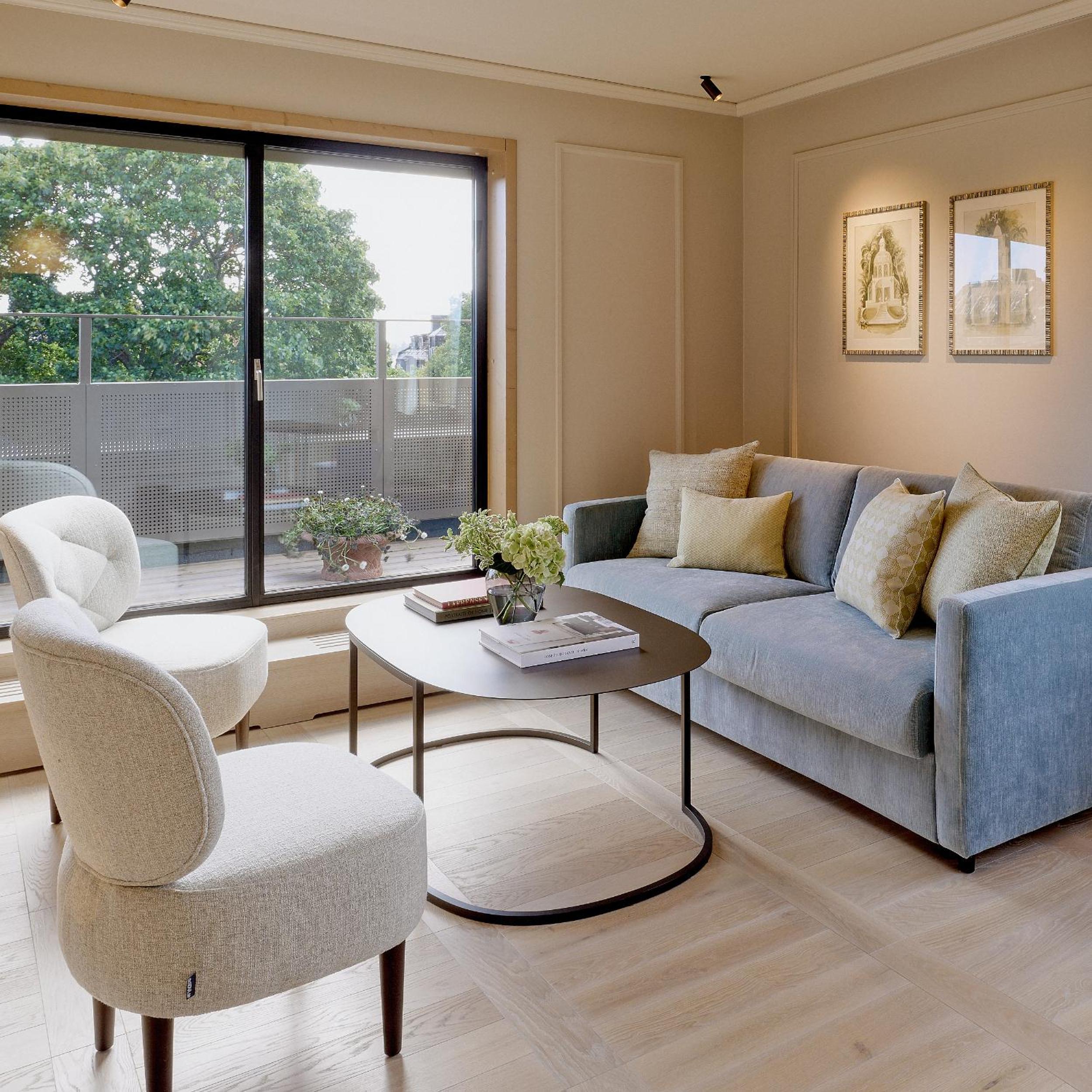 Corner Suite with Park View