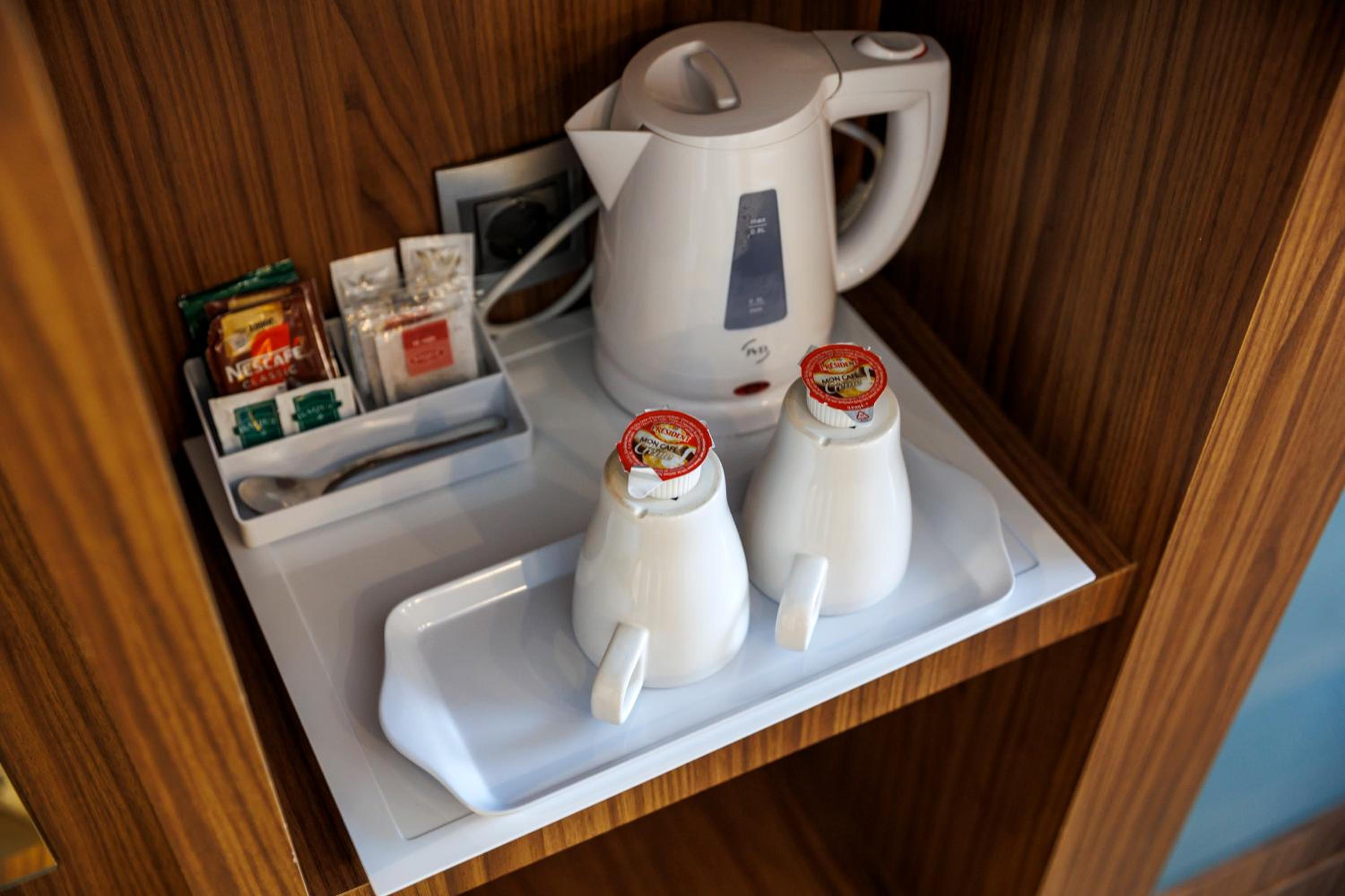 Standard Room with Free Breakfast - Photo 15