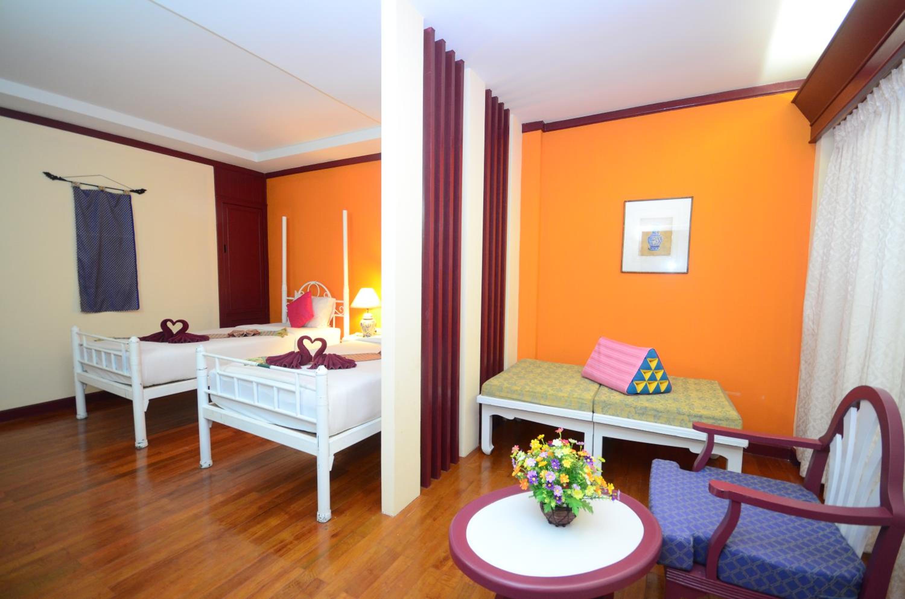 Superior Twin Room with Pool View - Photo 3
